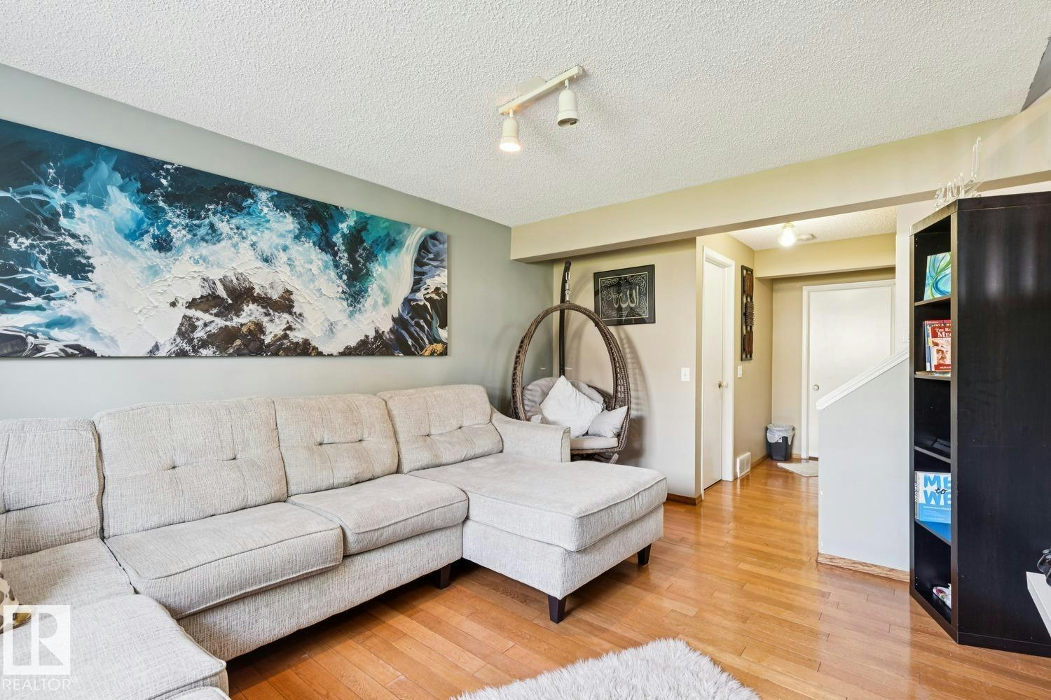 7912 154 Avenue, Edmonton, AB, T5Z 2Z2 - 6
