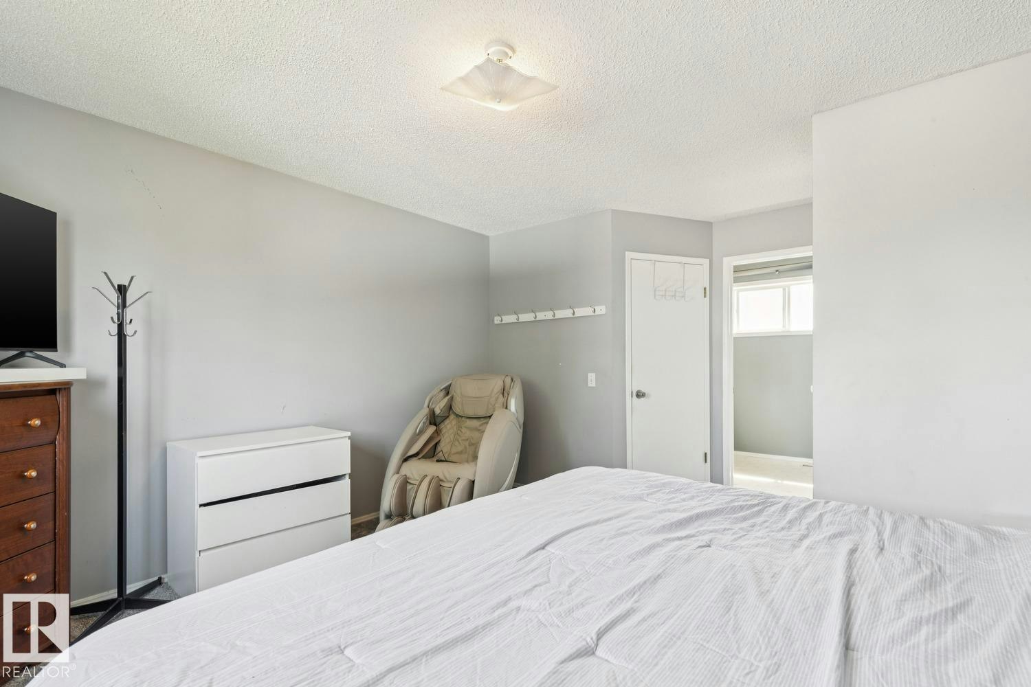 7912 154 Avenue, Edmonton, AB, T5Z 2Z2 - 17