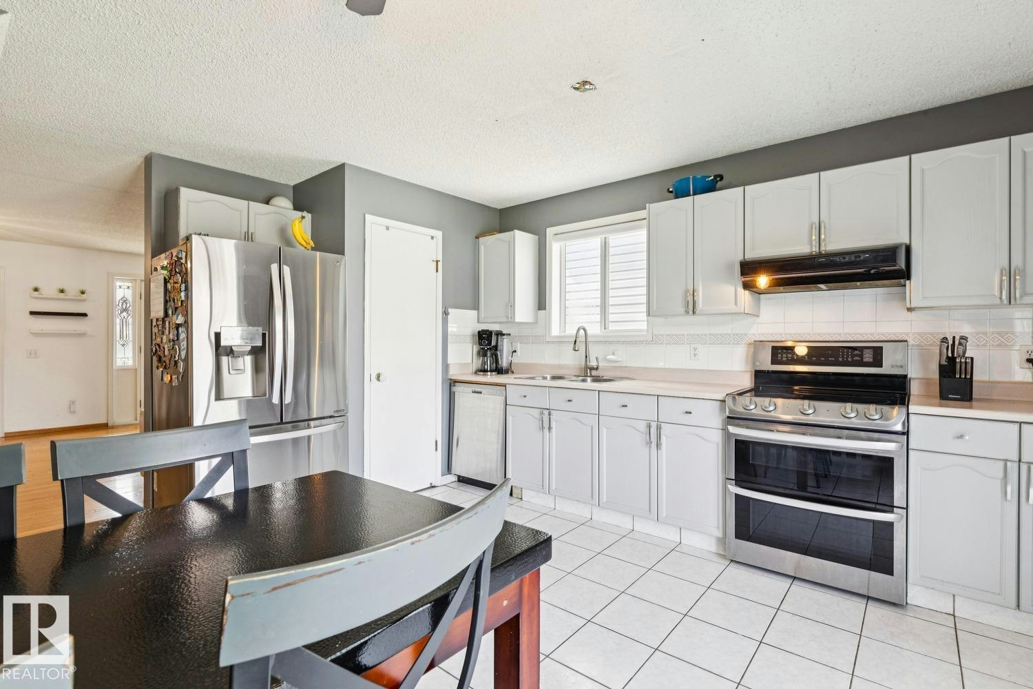 7912 154 Avenue, Edmonton, AB, T5Z 2Z2 - 9