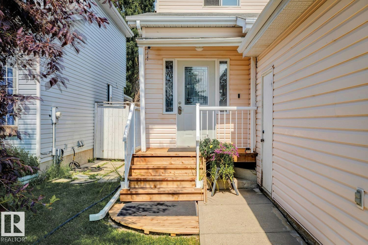 7912 154 Avenue - 2