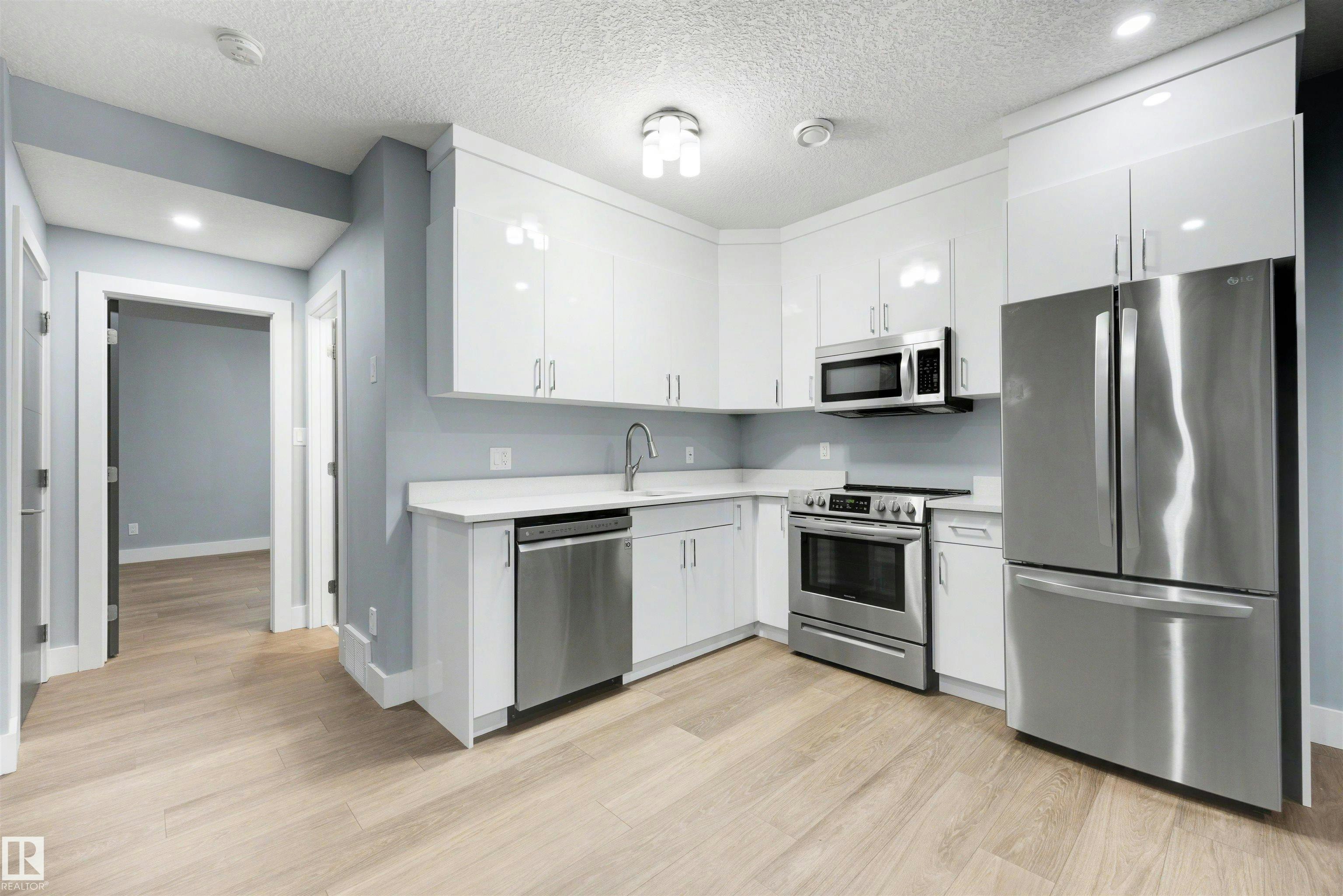 9013 90 Street, Edmonton, AB, T6C 3L8 - 19