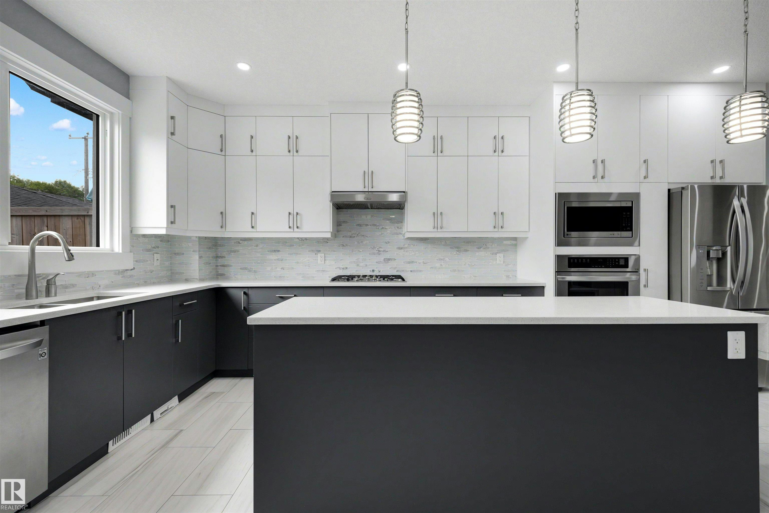 9013 90 Street, Edmonton, AB, T6C 3L8 - 7