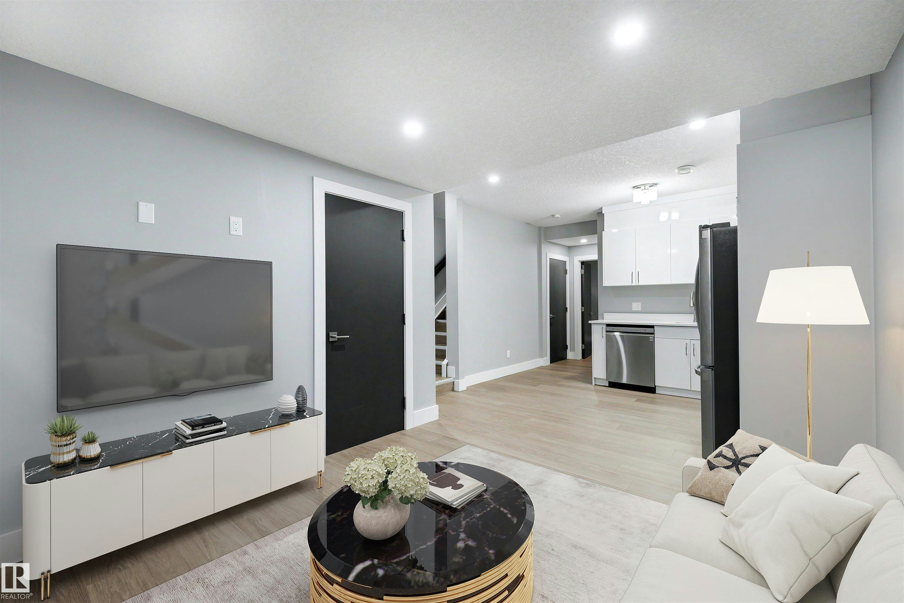 9013 90 Street, Edmonton, AB, T6C 3L8 - 20