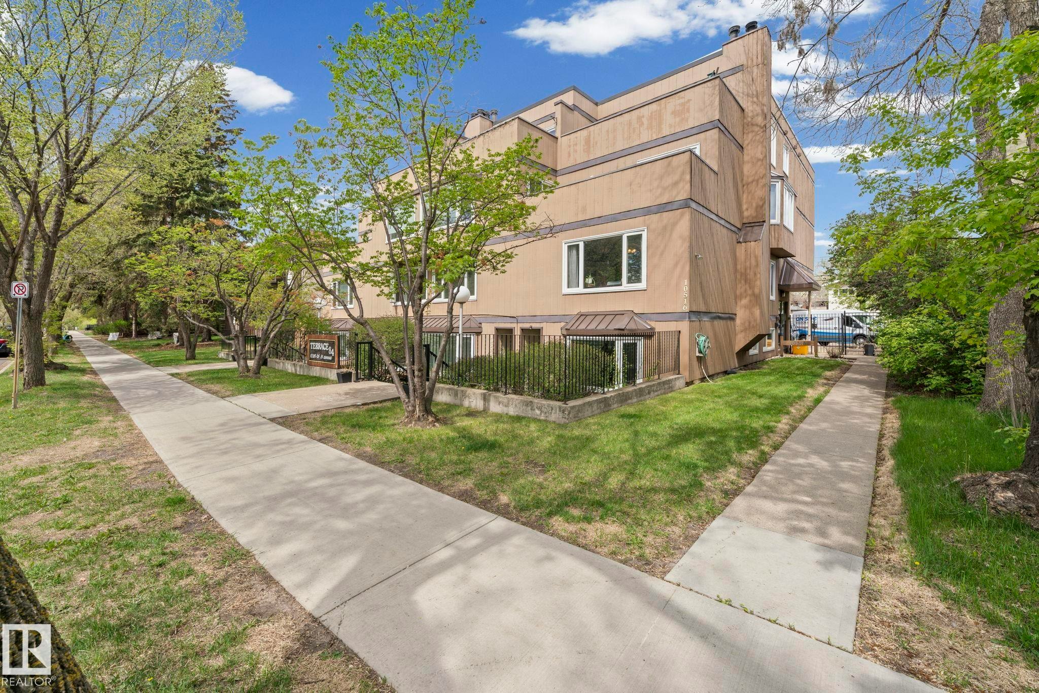 10518 84 Avenue, Edmonton, AB, T6E 2H4