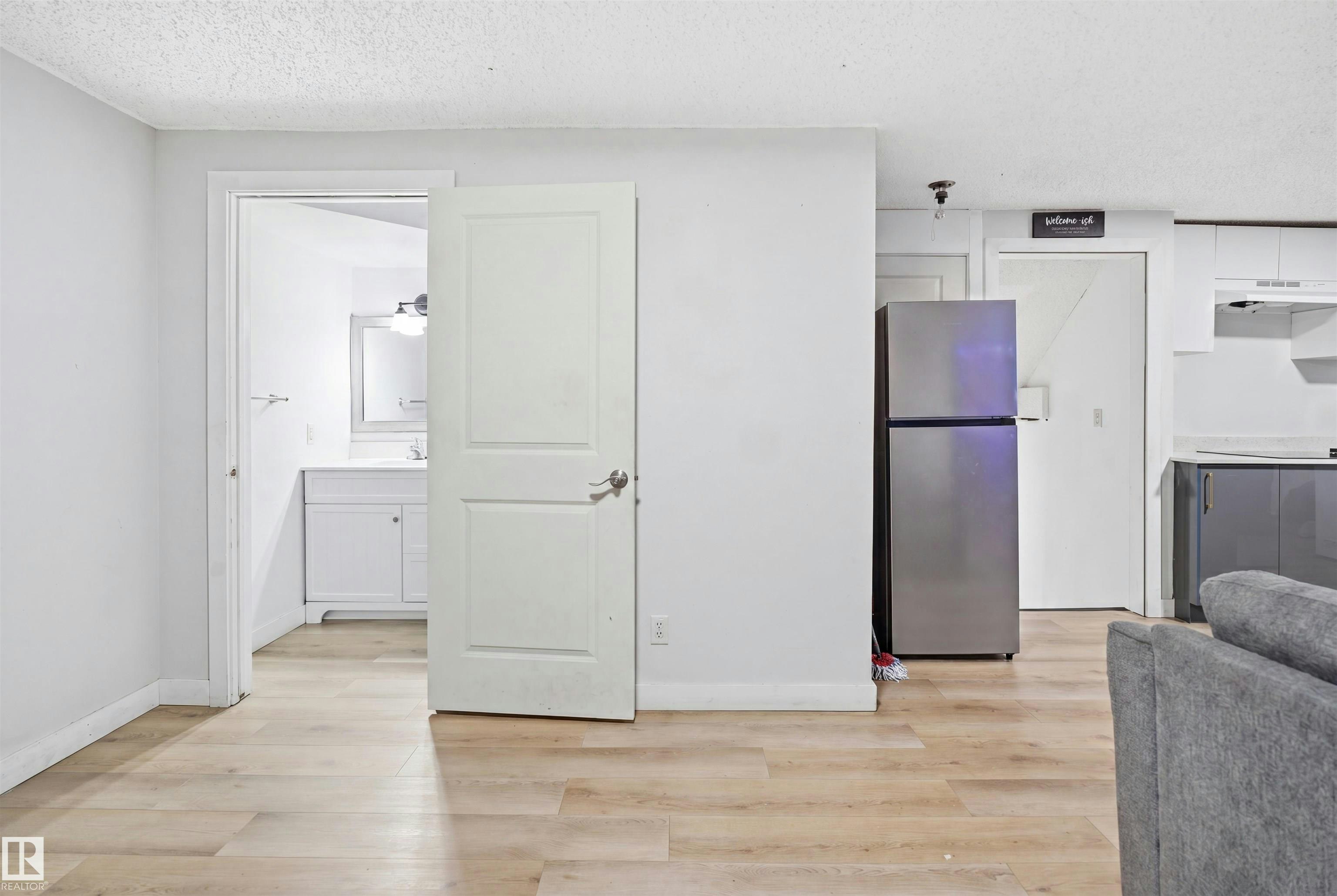 2107 40 Street, Edmonton, AB, T6L 4E9 - 26