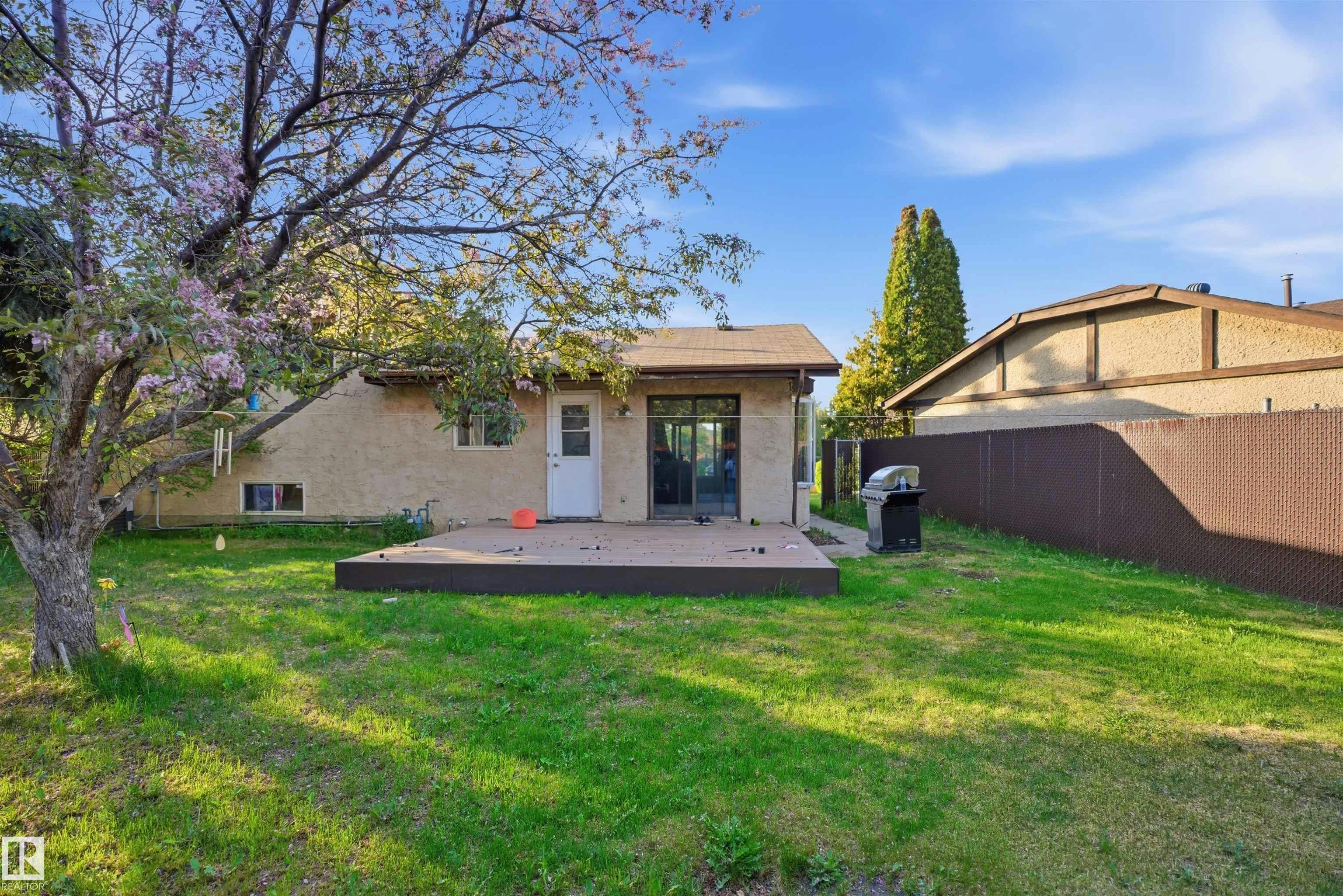 2107 40 Street, Edmonton, AB, T6L 4E9 - 36