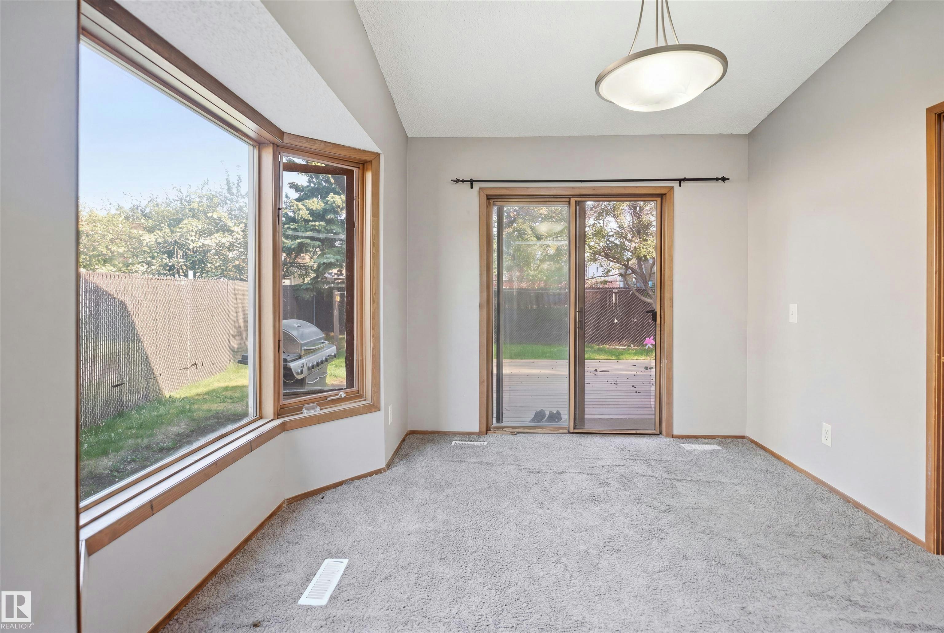 2107 40 Street, Edmonton, AB, T6L 4E9 - 8