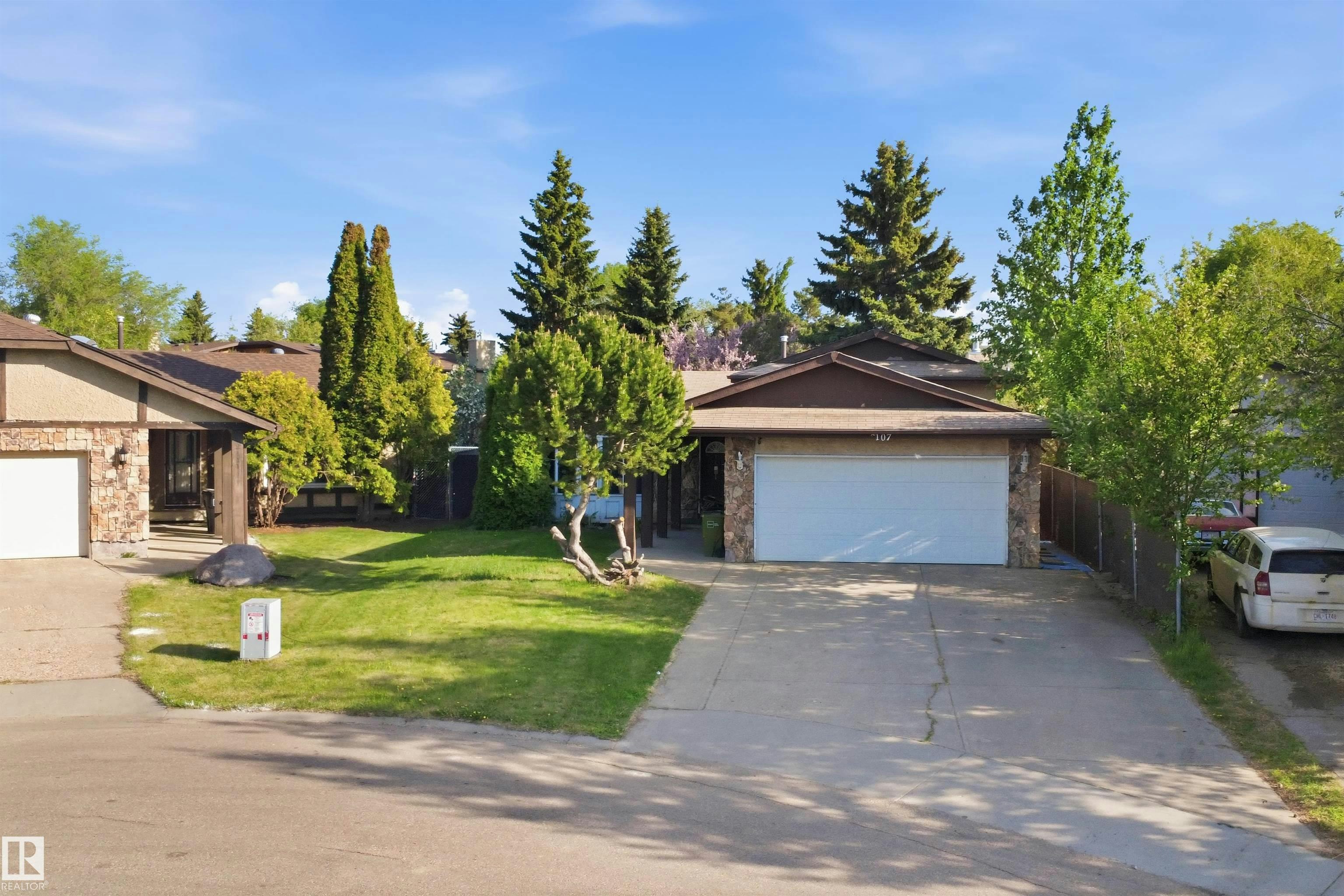 2107 40 Street, Edmonton, AB, T6L 4E9