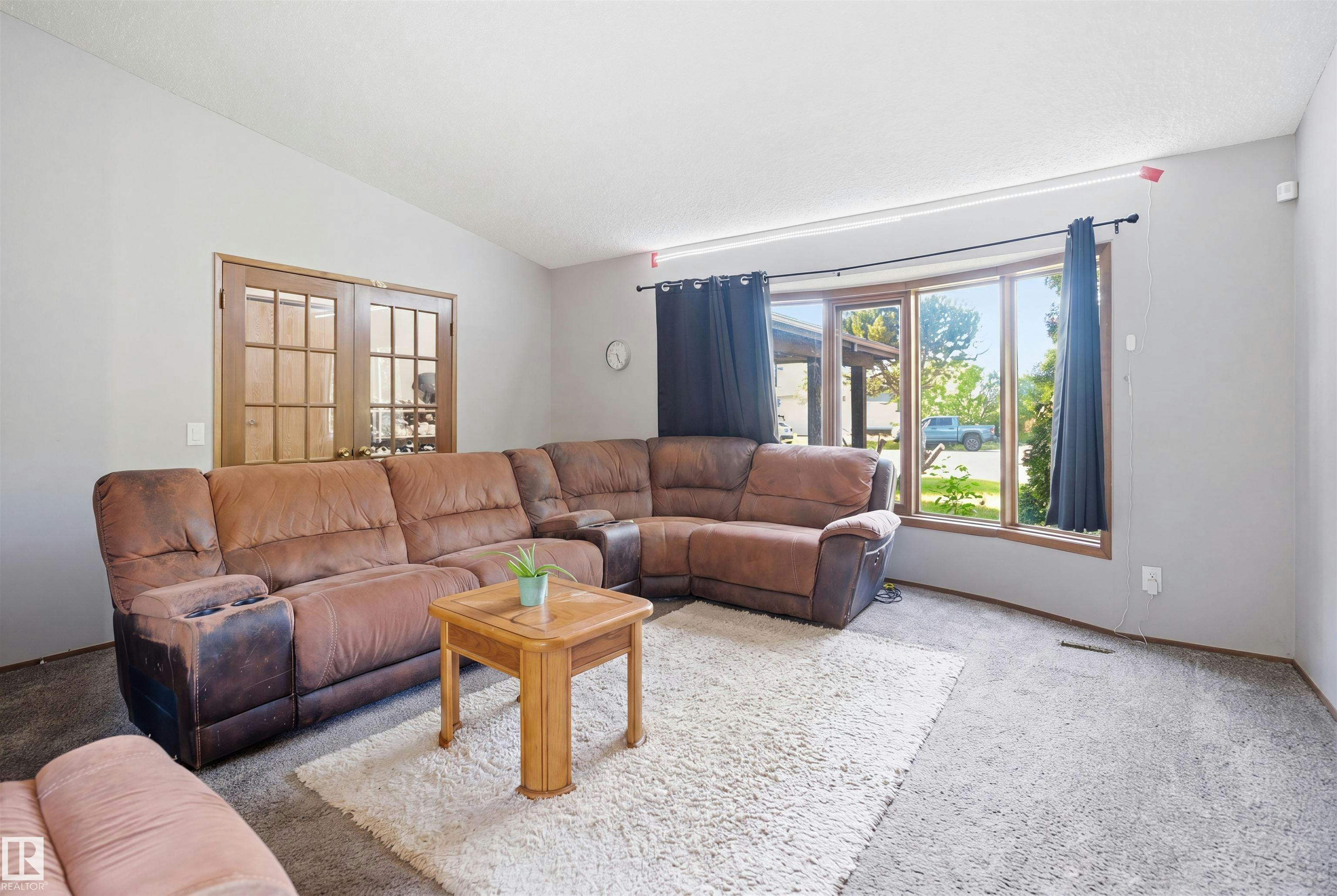 2107 40 Street, Edmonton, AB, T6L 4E9 - 10