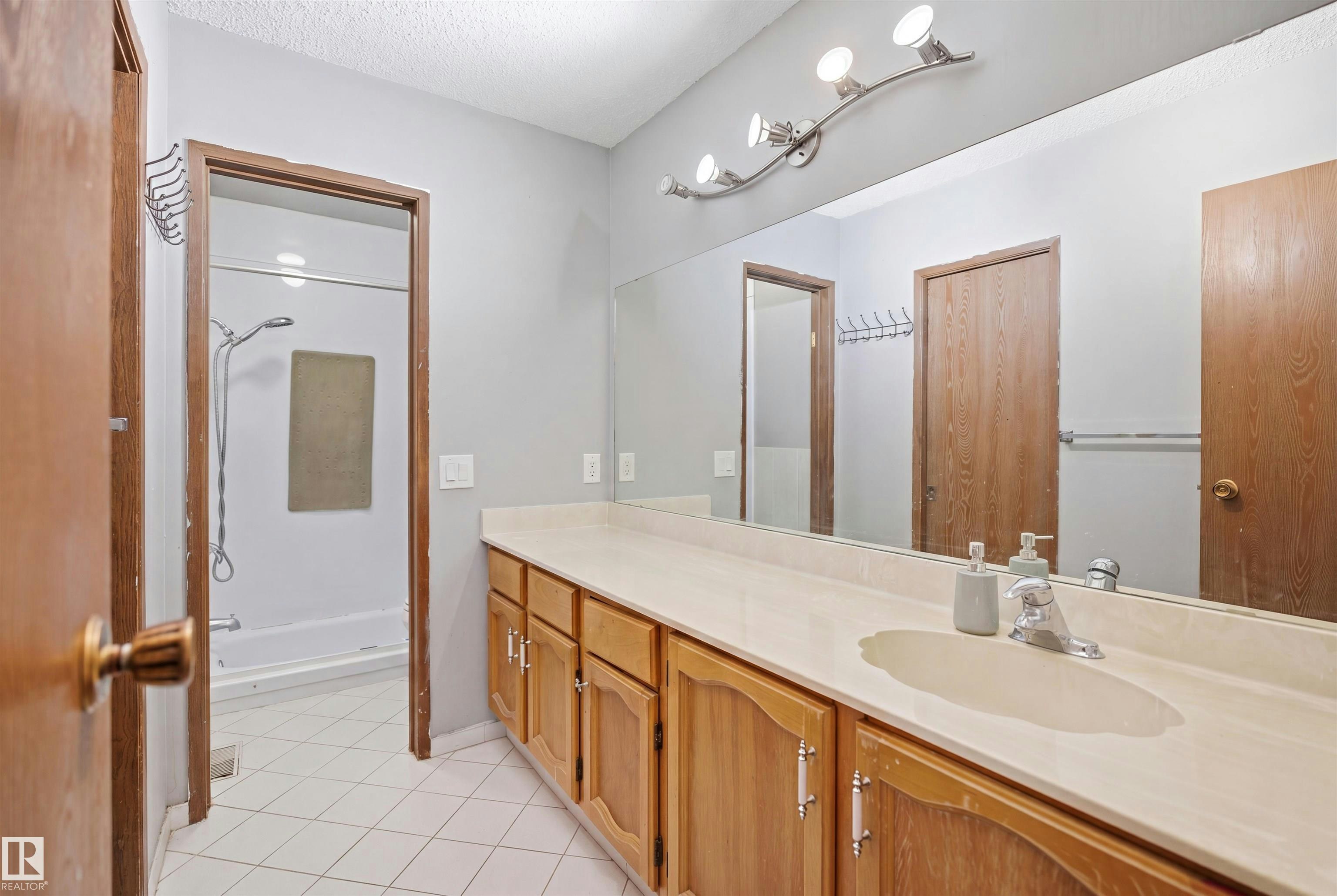 2107 40 Street, Edmonton, AB, T6L 4E9 - 16