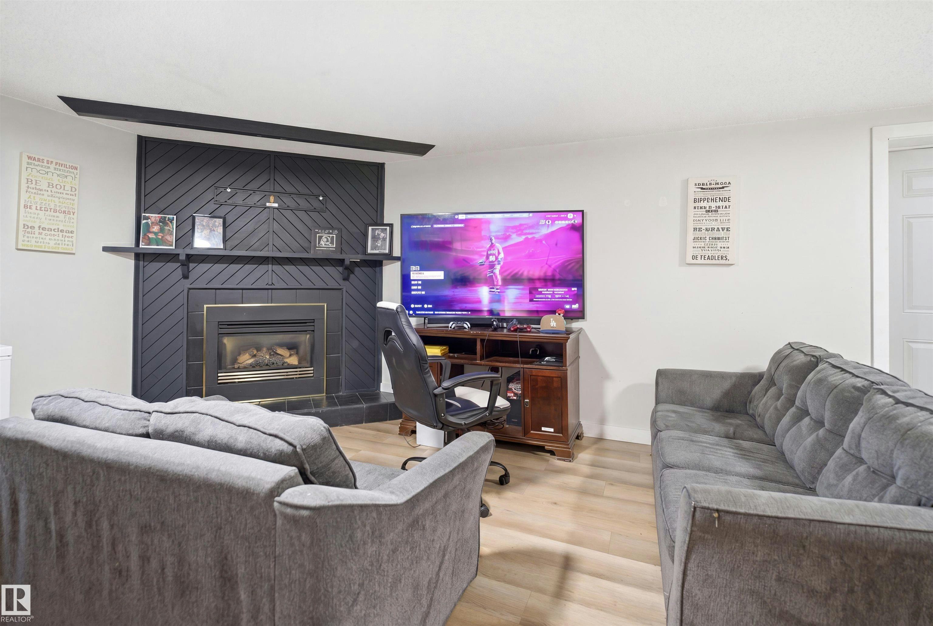 2107 40 Street, Edmonton, AB, T6L 4E9 - 24