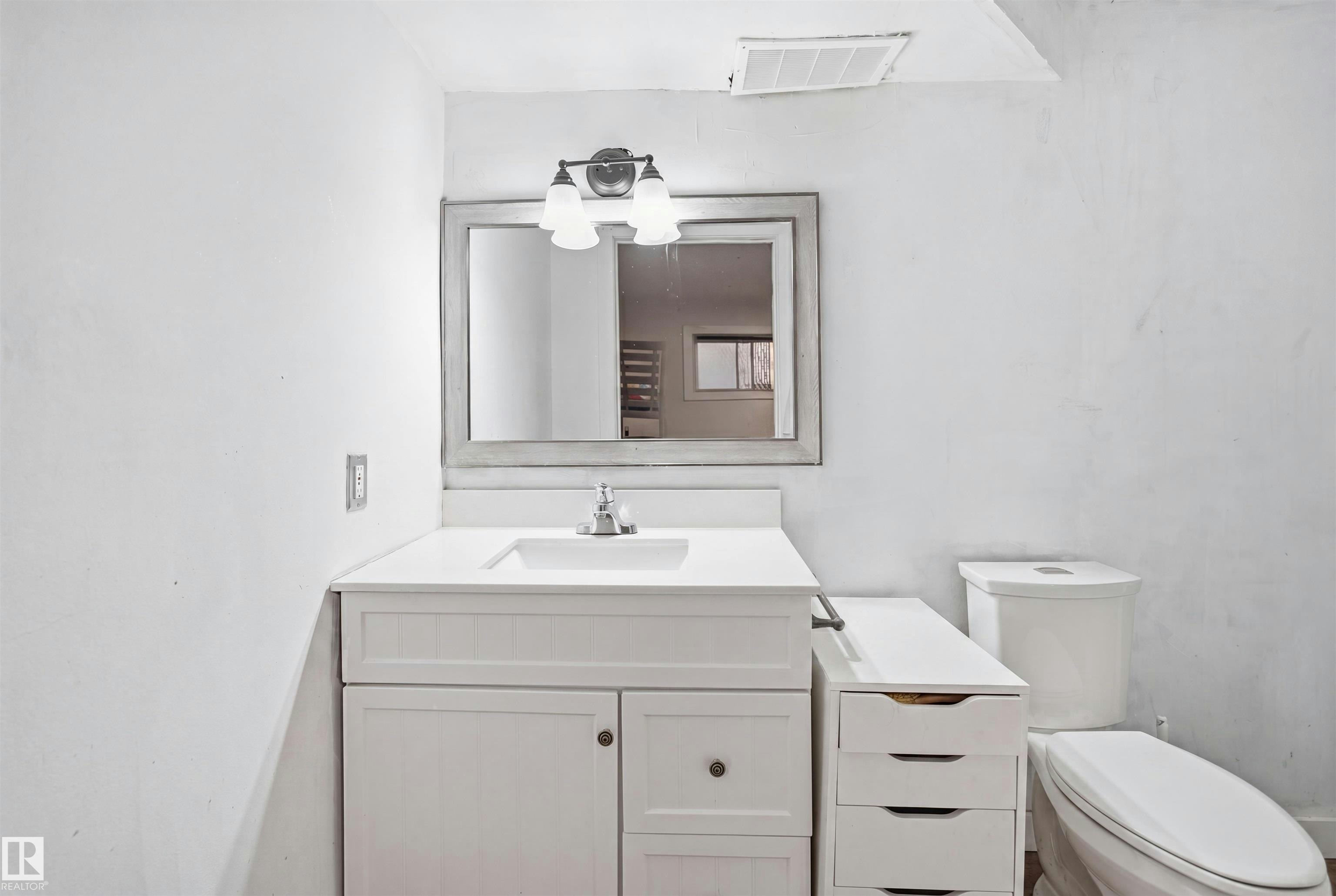 2107 40 Street, Edmonton, AB, T6L 4E9 - 27