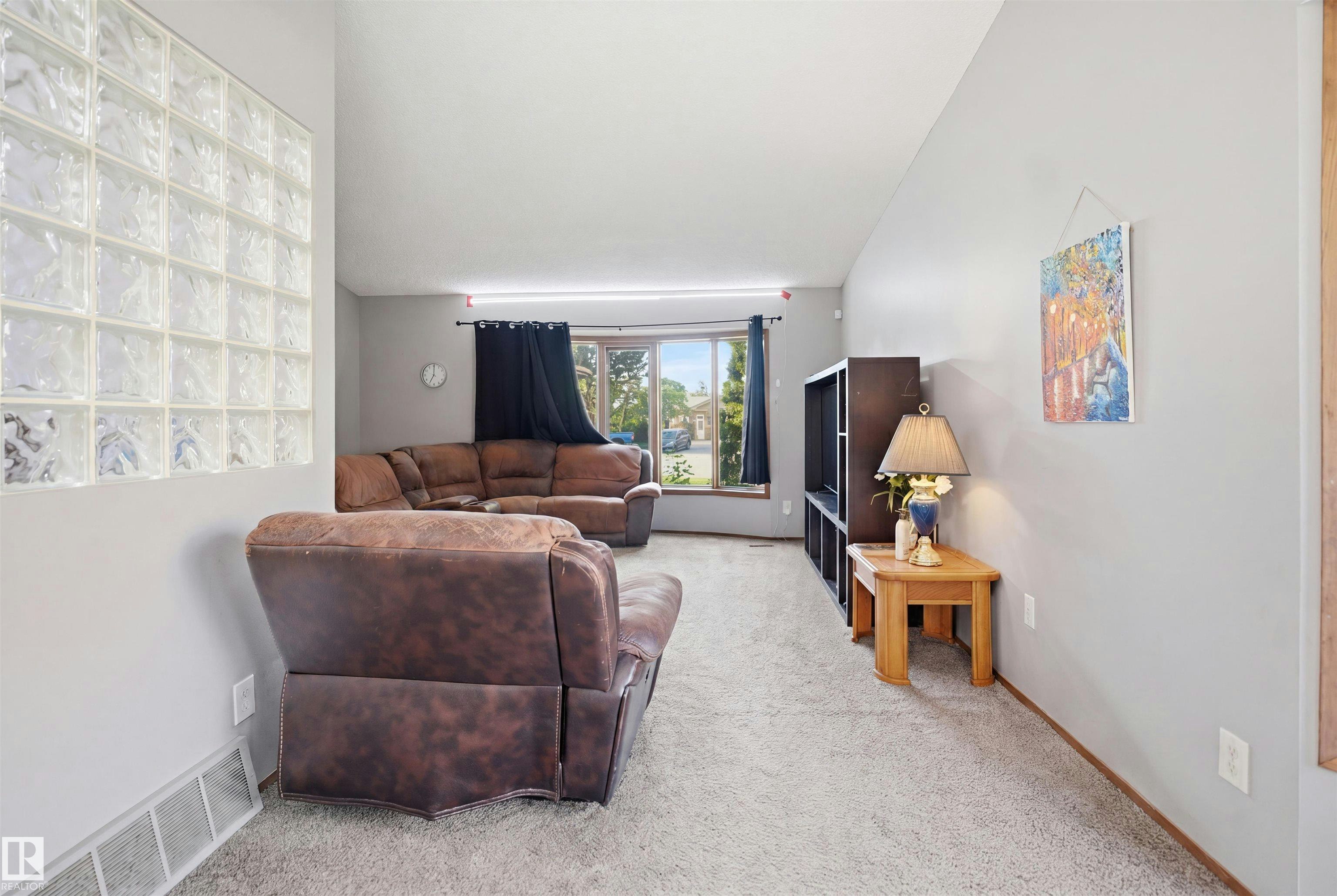 2107 40 Street, Edmonton, AB, T6L 4E9 - 9