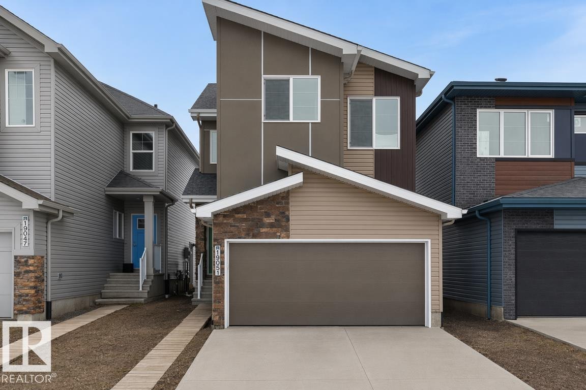 19051 20 Avenue, Edmonton, AB, T6M 3E8