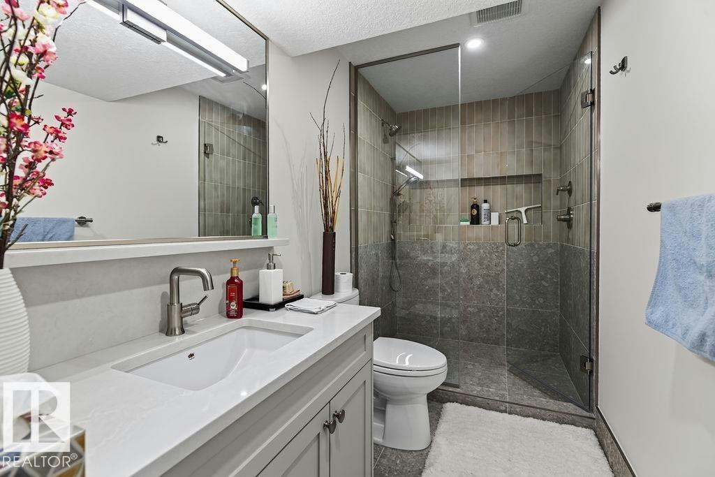 1046 Jones Crescent, Edmonton, AB, T6L 6Y2