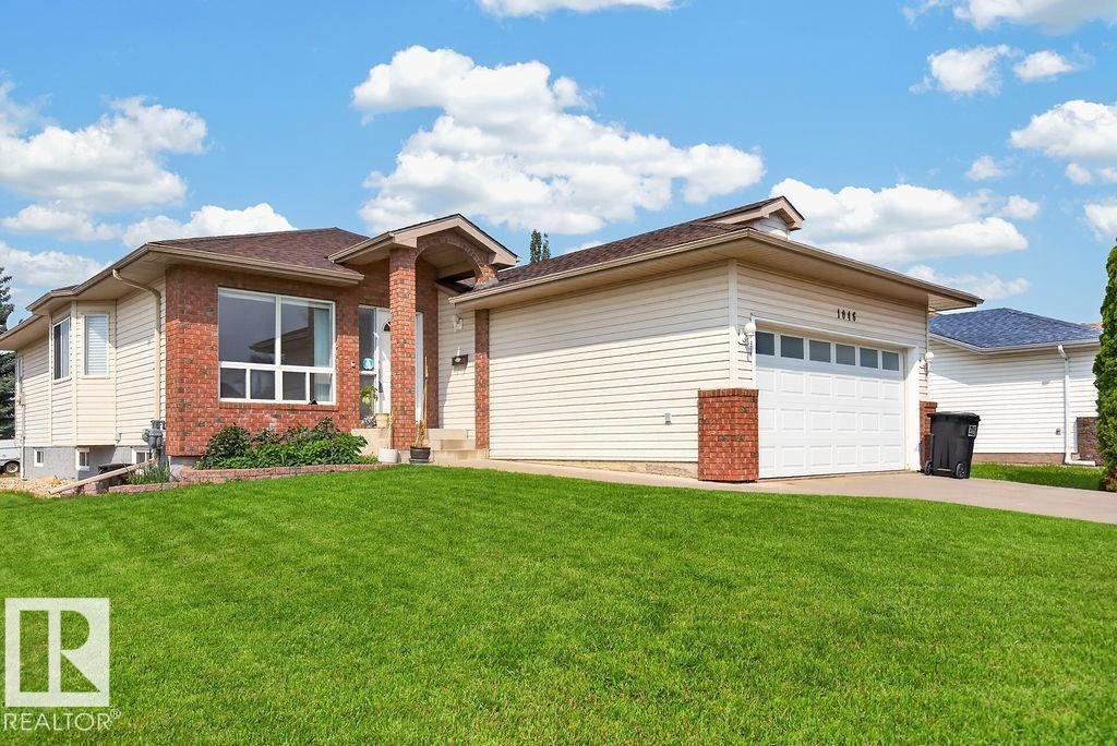 1046 Jones Crescent, Edmonton, AB, T6L 6Y2