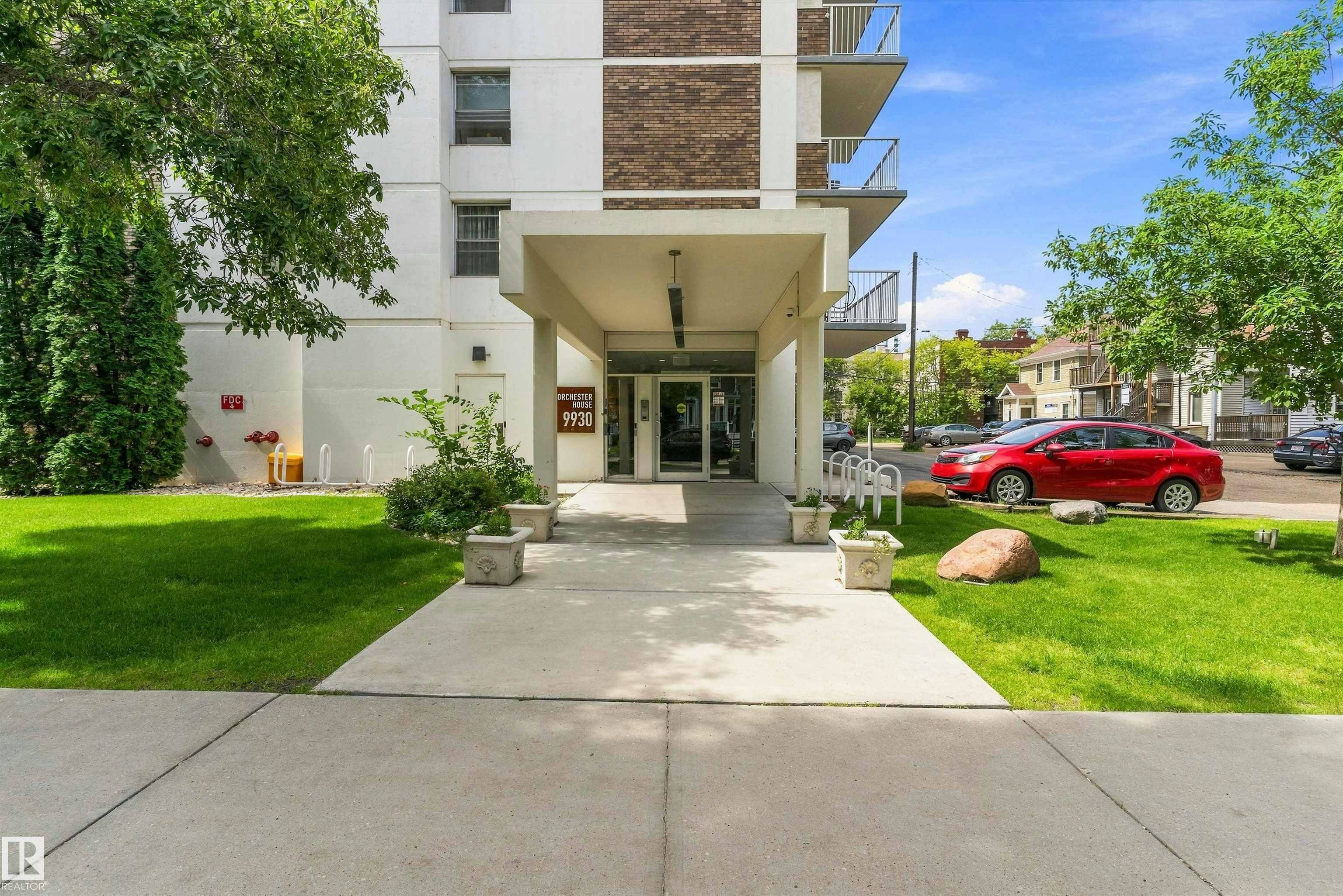 706-9930 113 Street - 2