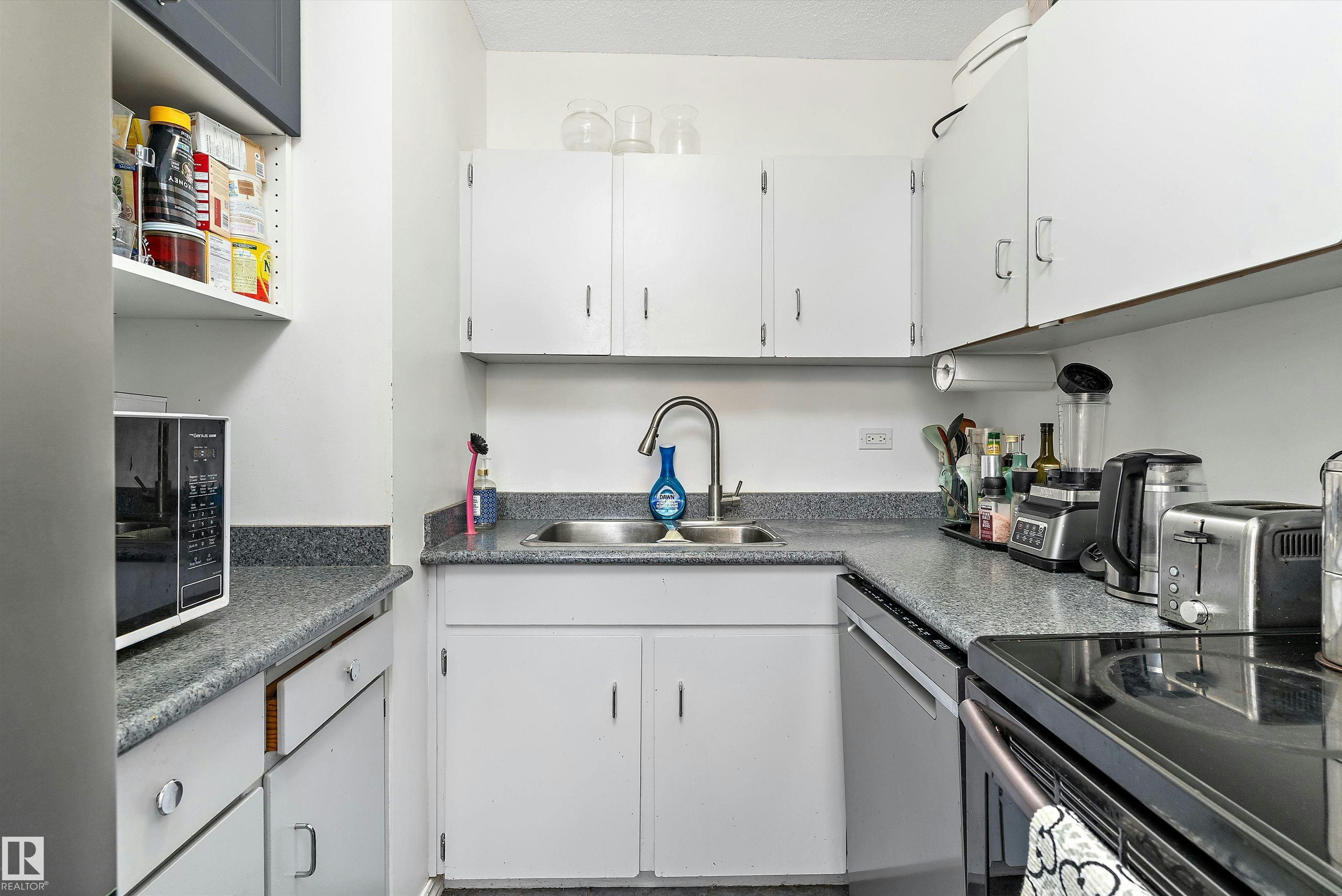 706-9930 113 Street, Edmonton, AB, T5K 1N6 - 12
