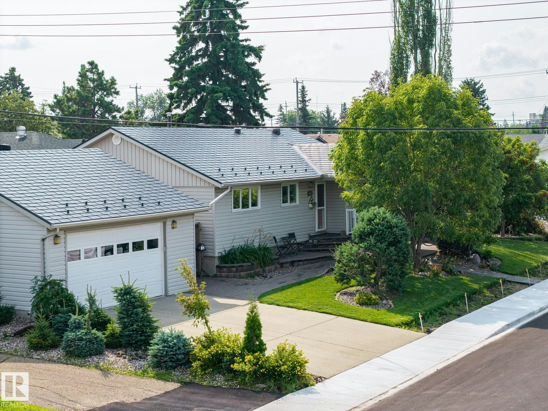 9503 54 Street, Edmonton, AB, T6B 1H4