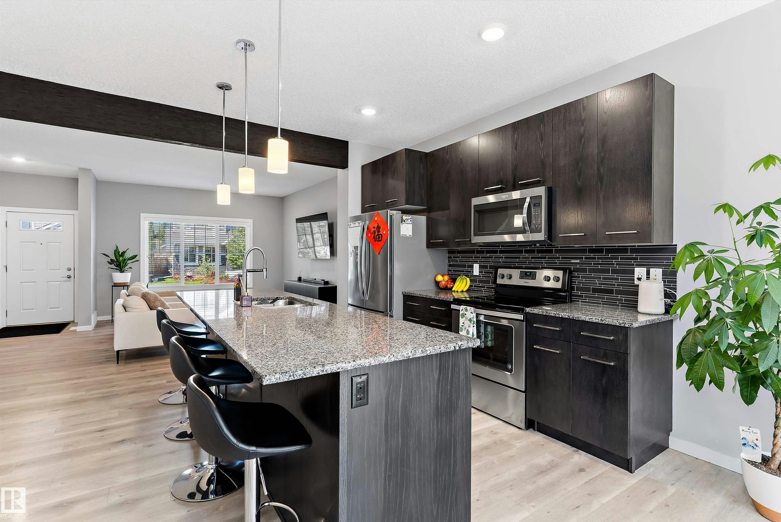 15927 13 Avenue, Edmonton, AB, T6W 3N6