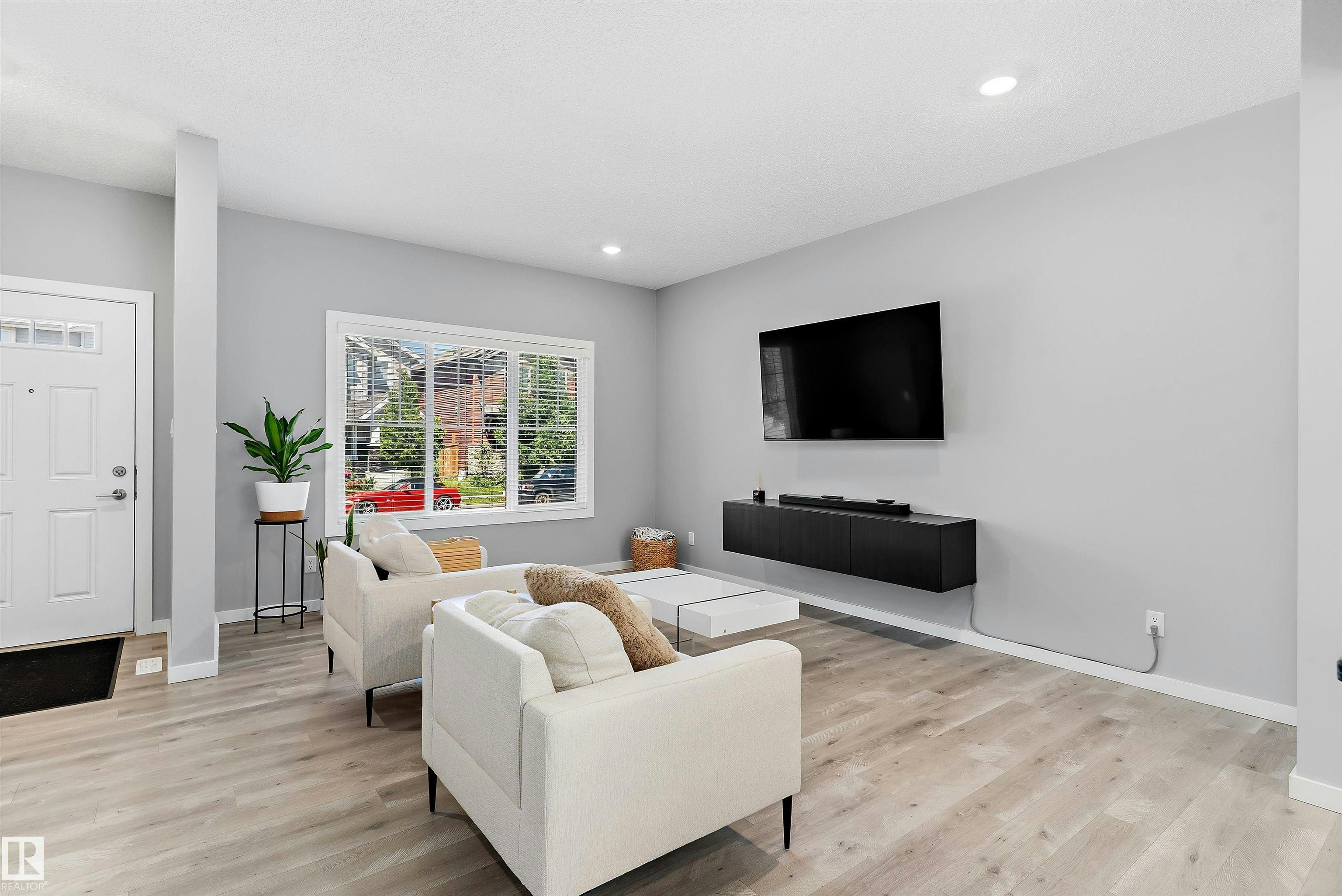 15927 13 Avenue, Edmonton, AB, T6W 3N6