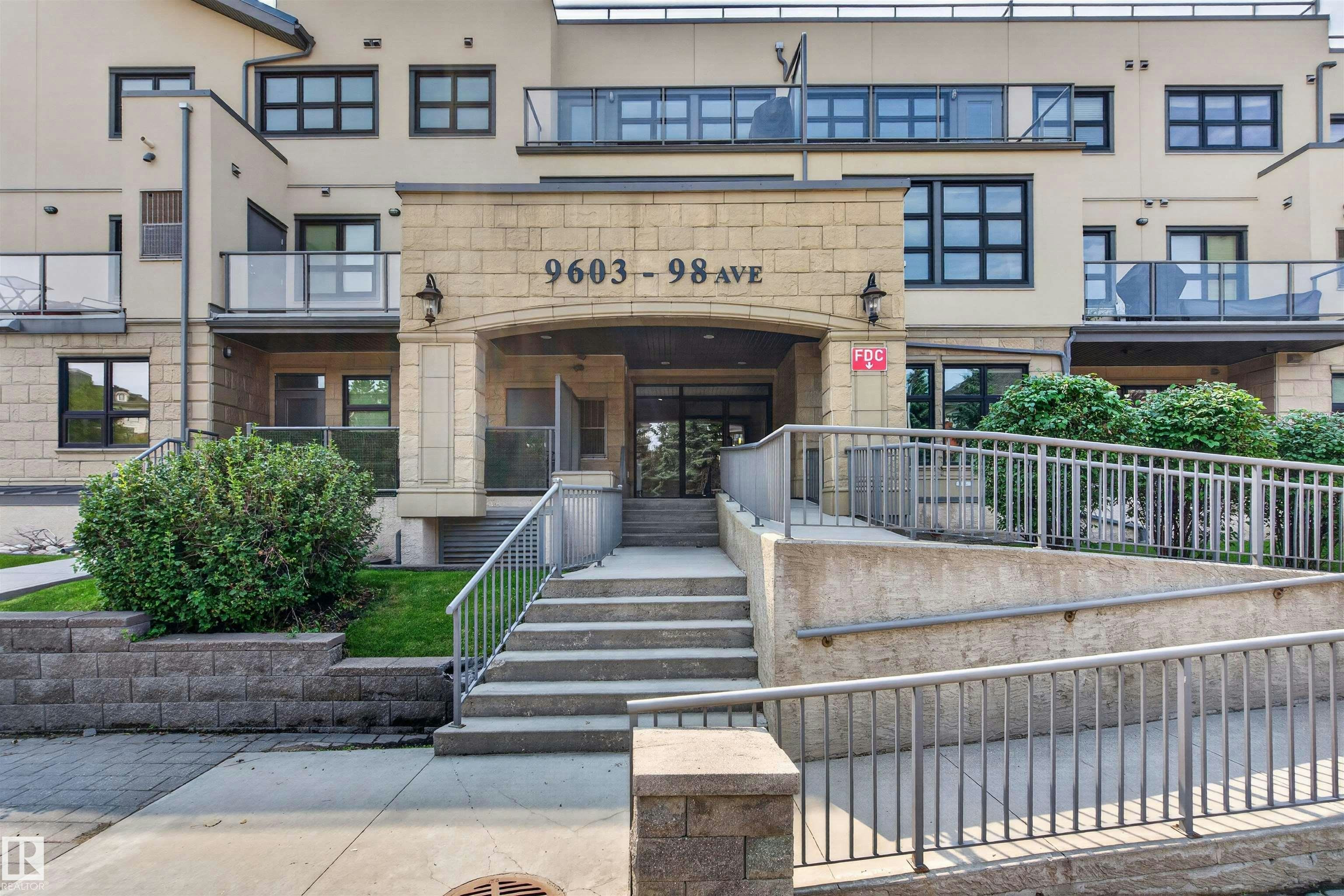 301-9603 98 Avenue, Edmonton, AB, T6C 2E2