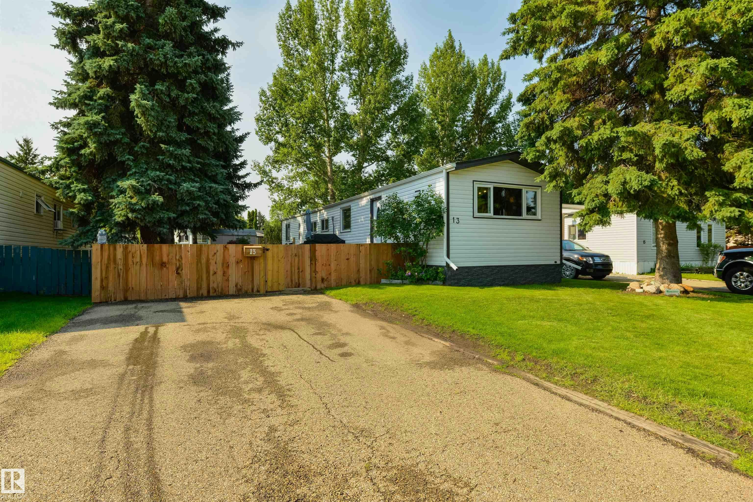 13 The Parkway, Edmonton, AB, T6P 1C8