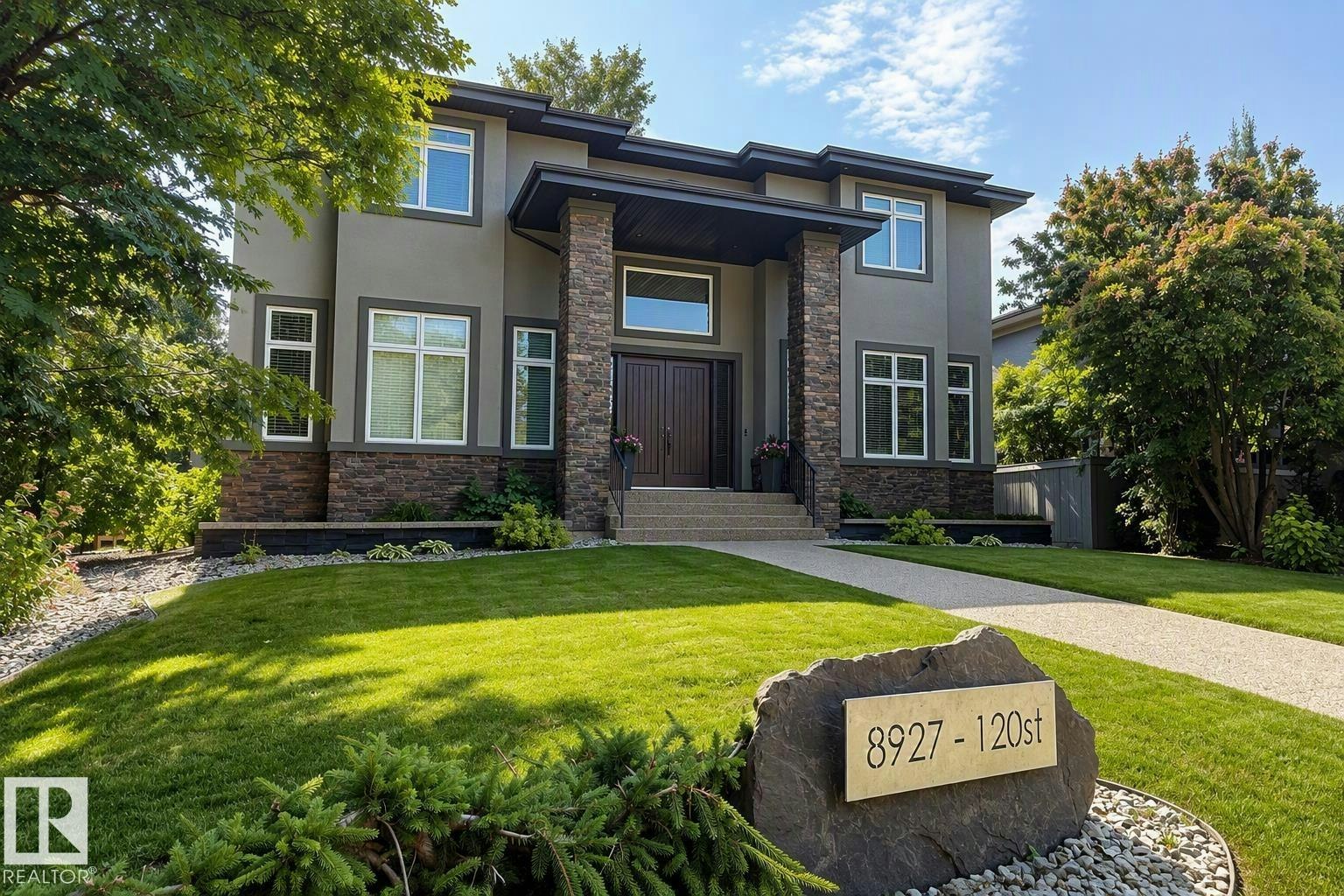 8927 120 Street, Edmonton, AB, T6J 1X6