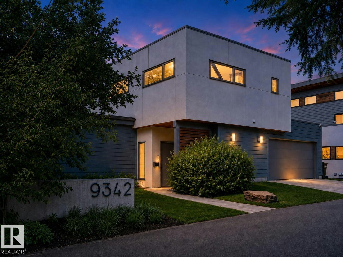 9342 83 Avenue, Edmonton, AB, T6C 1B8