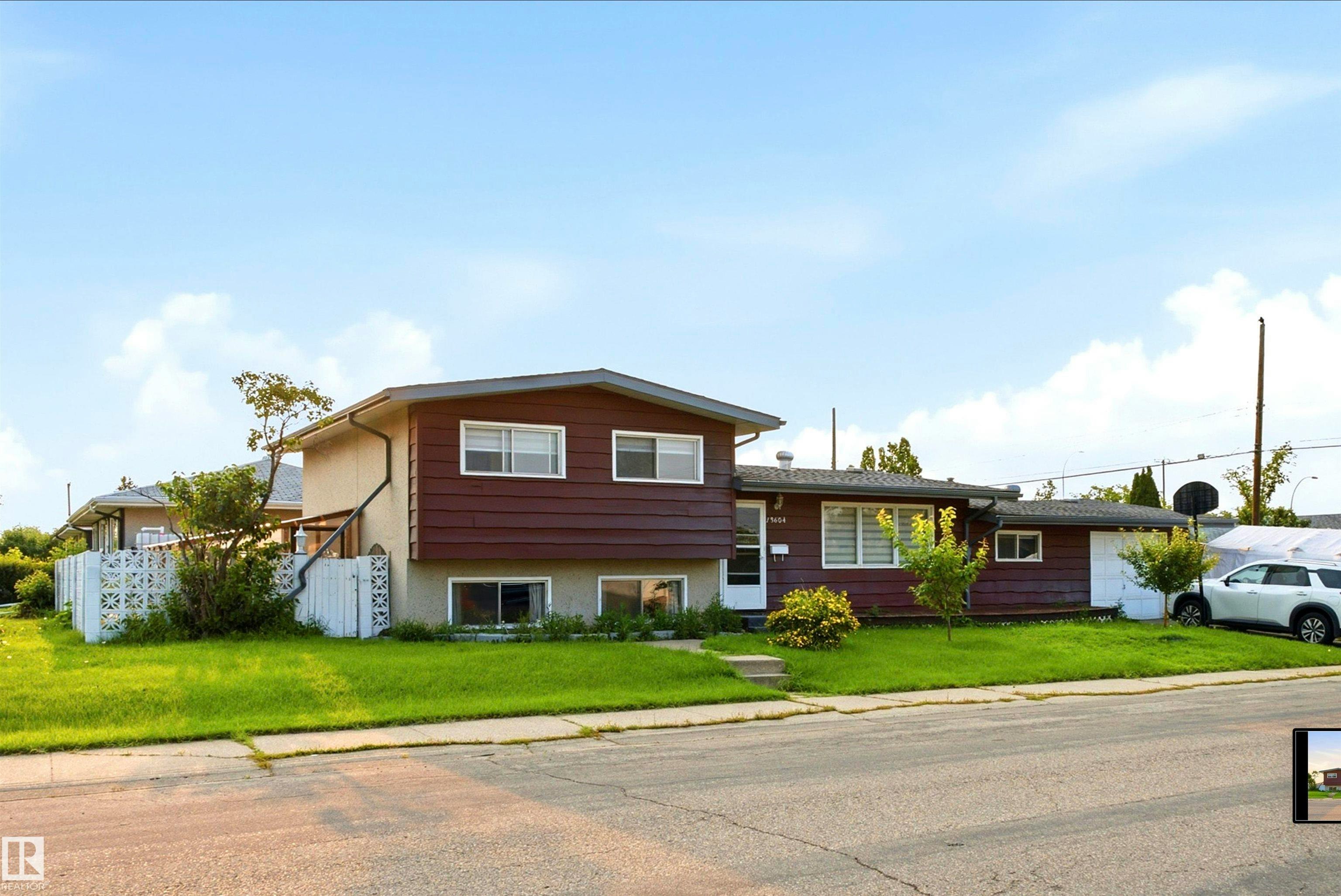 13604 90a Street, Edmonton, AB, T5E 3N8