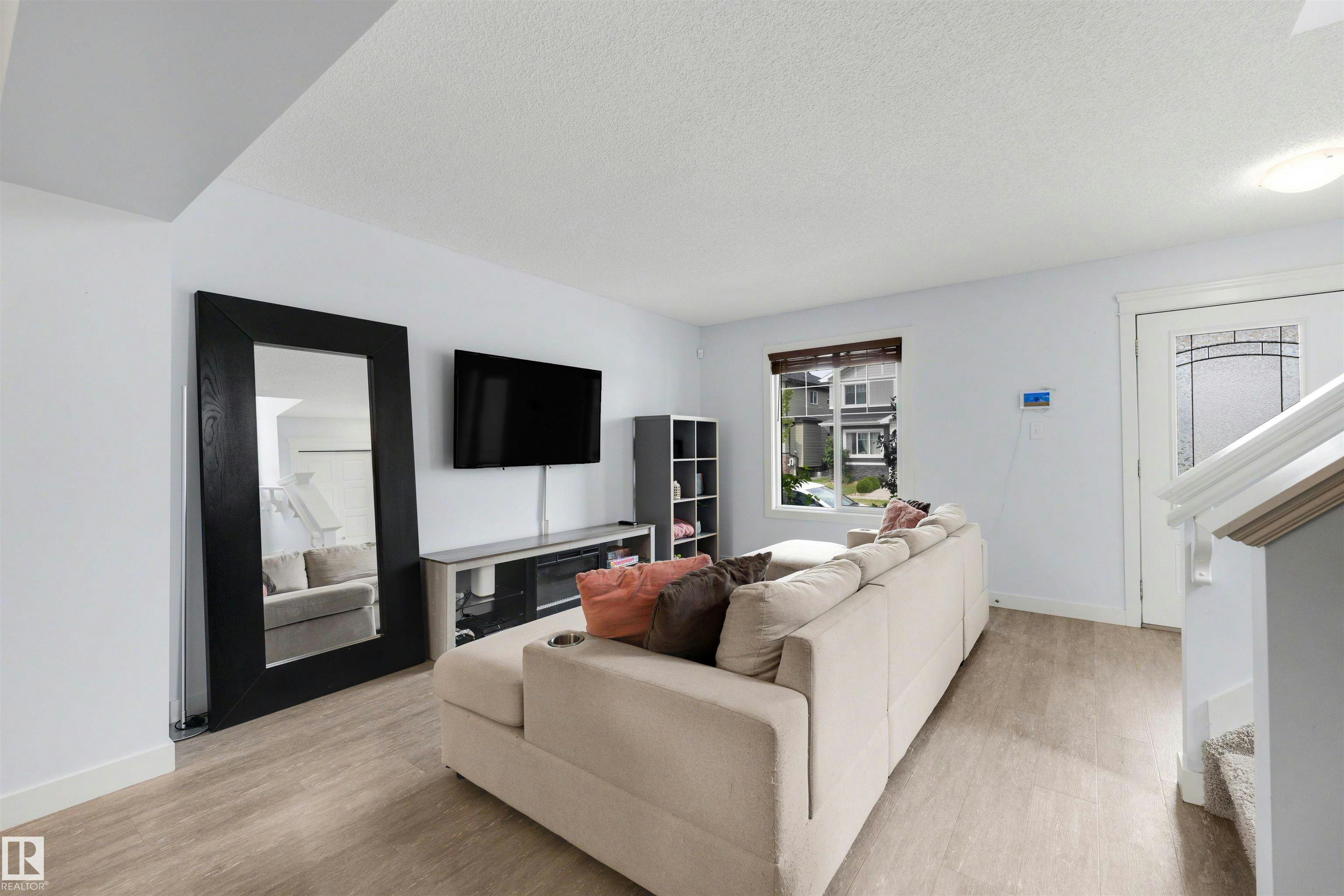 1376 Mcconachie Boulevard - 4