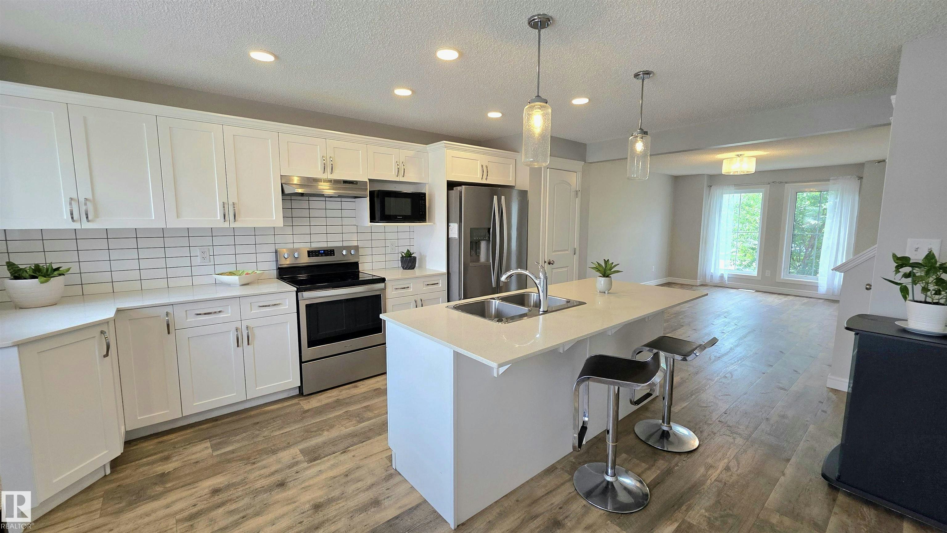 803 Secord Boulevard NW, Edmonton, AB, T5T 7K2