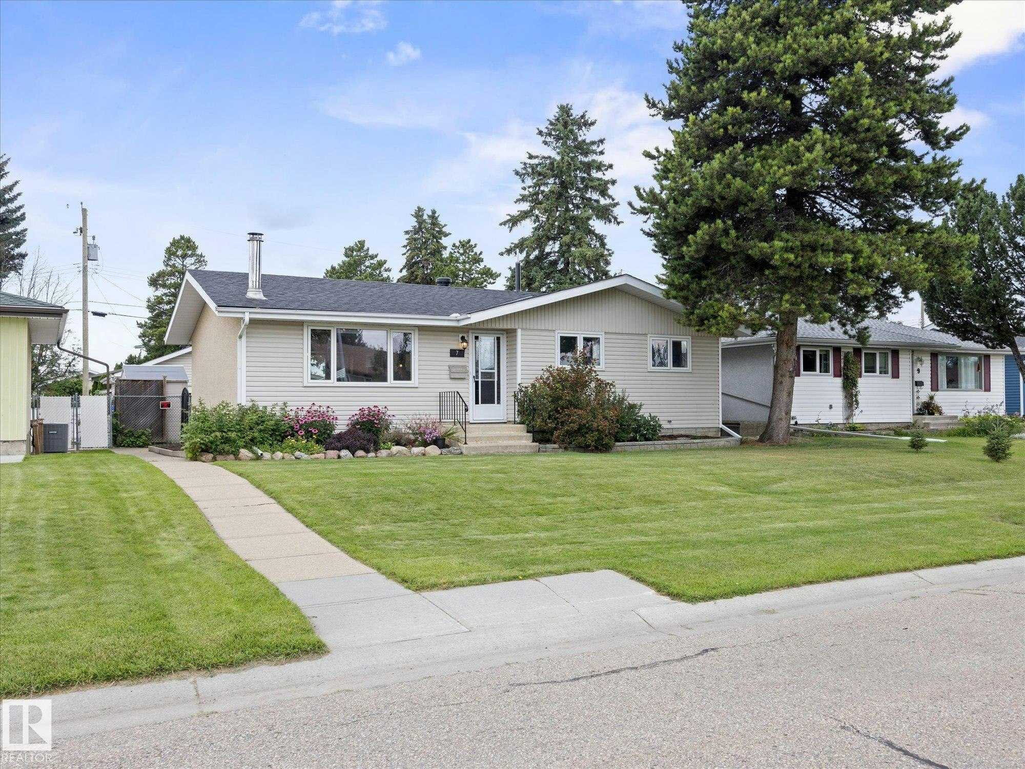 7 Camelot Avenue, Leduc, AB, T9E 4M4