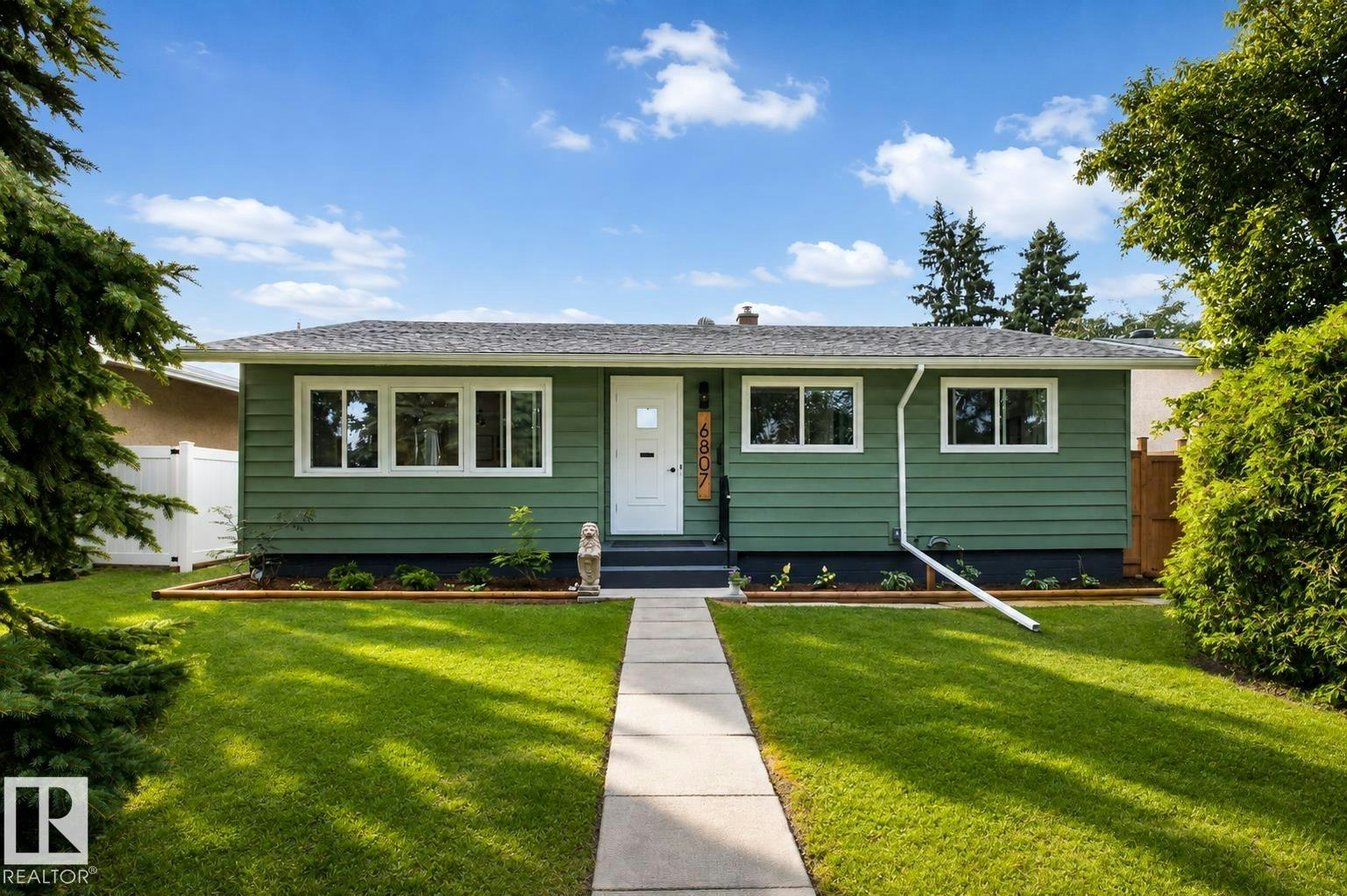 6807 101a Avenue, Edmonton, AB, T6A 0M3