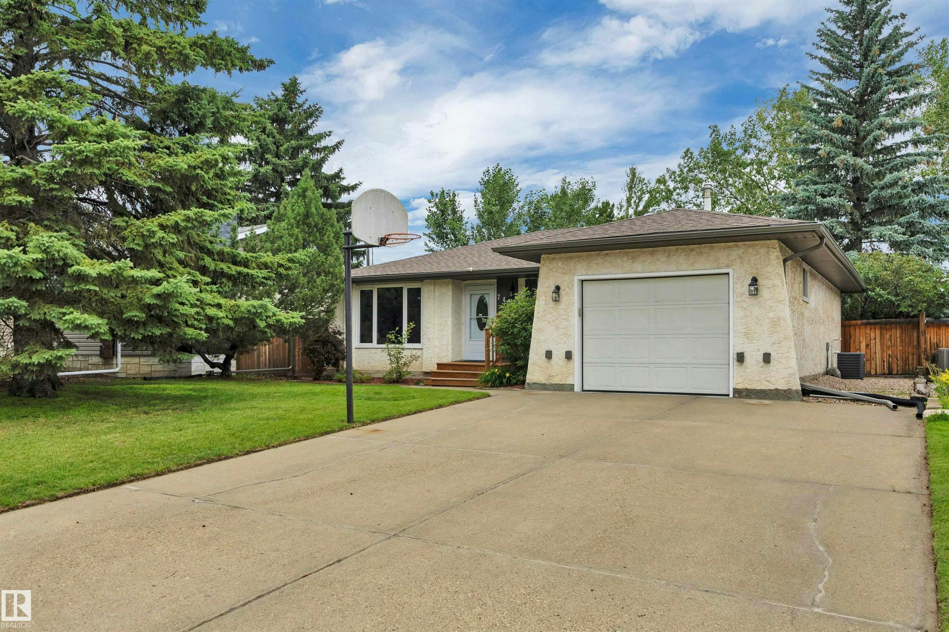 7416 33 Avenue, Edmonton, AB, T6K 1J4
