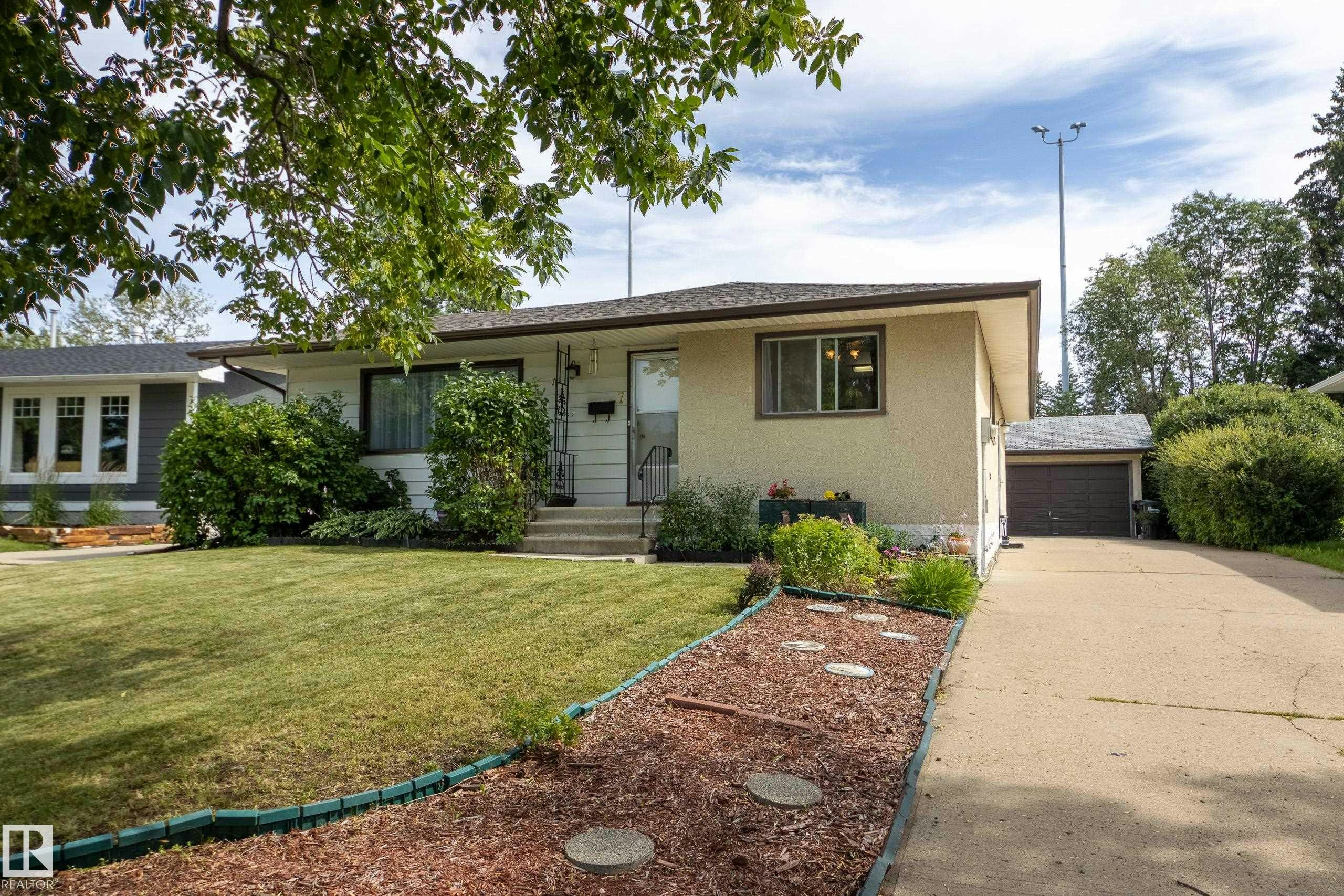 7 Strathcona Place, Rural Strathcona County, AB, T8A 1G1