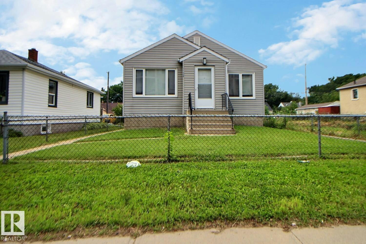11336 83 Street, Edmonton, AB, T5B 2Y1