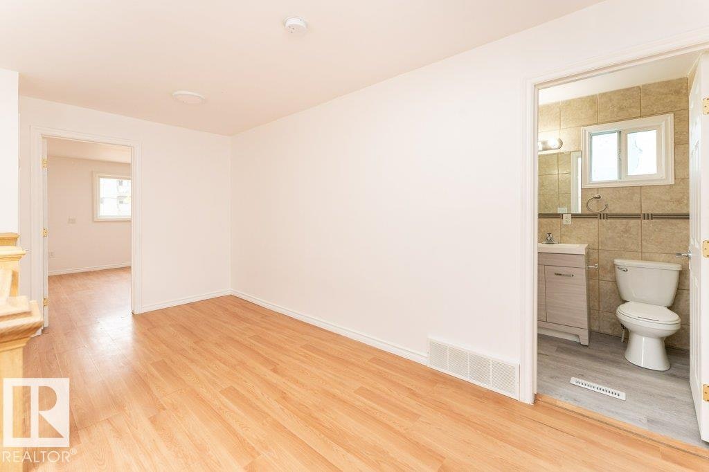 10712 103 Street, Edmonton, AB, T5H 2V8 - 32