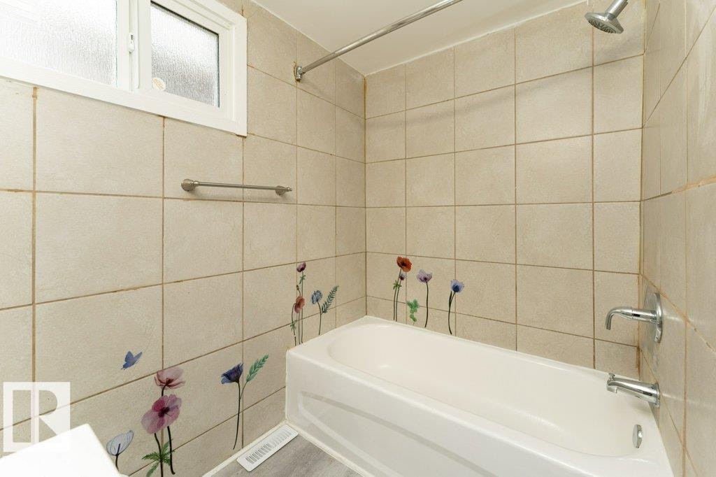 10712 103 Street, Edmonton, AB, T5H 2V8 - 19