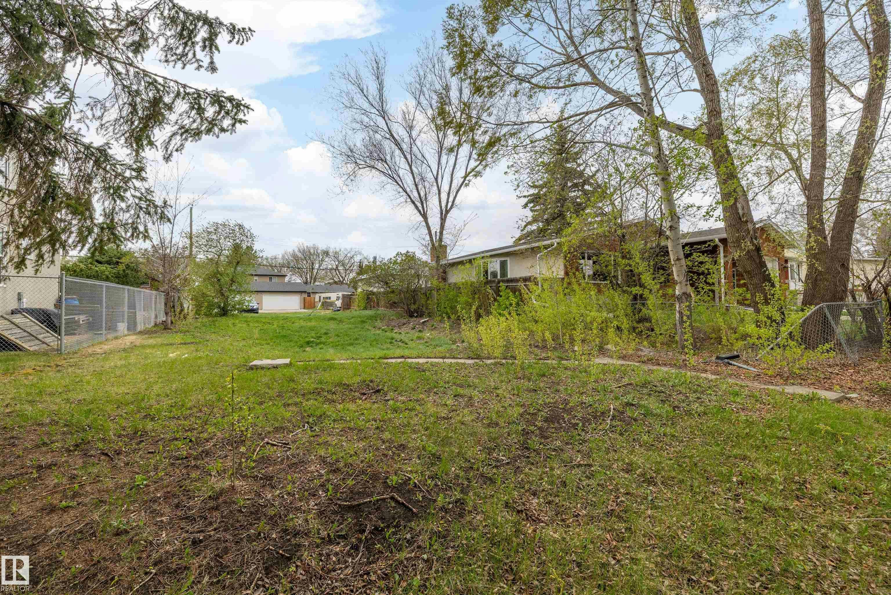 12128 80 Street, Edmonton, AB, T5B 2P1