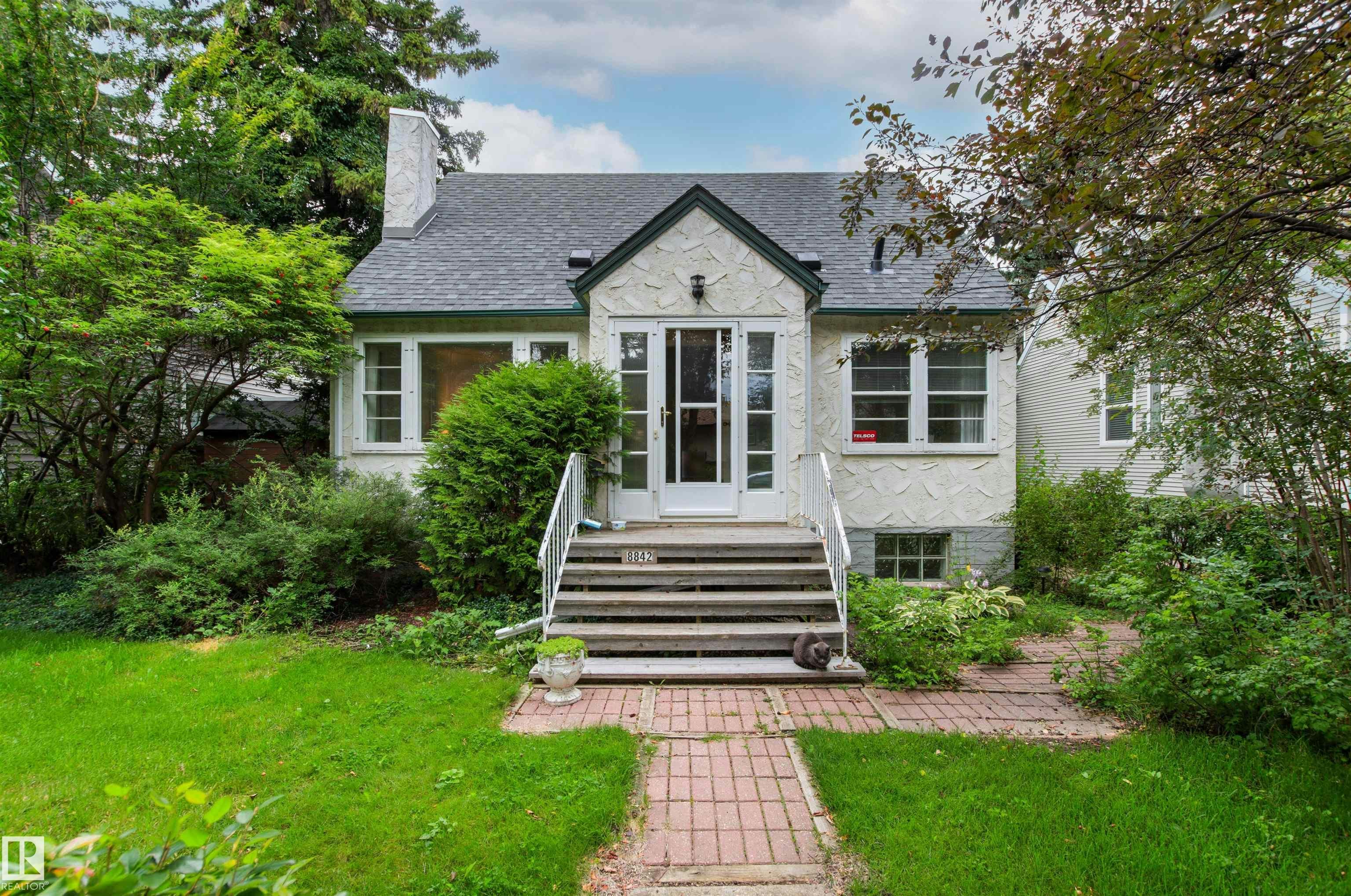8842 89 Street, Edmonton, AB, T6C 3K6