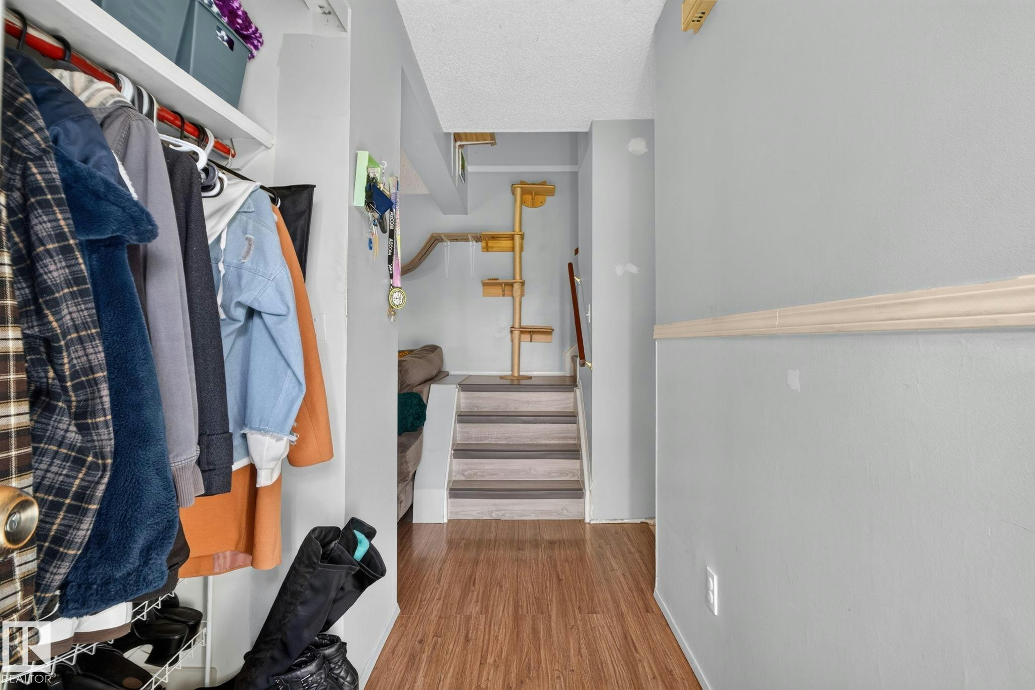8031 27 Avenue, Edmonton, AB, T6K 3C9 - 8