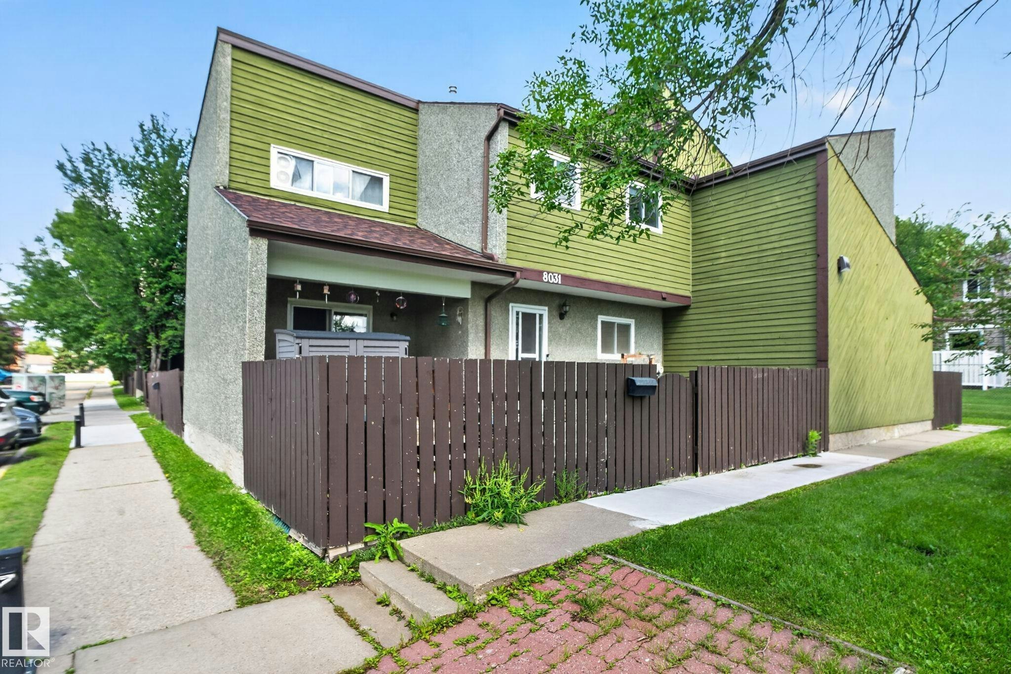 8031 27 Avenue - 3