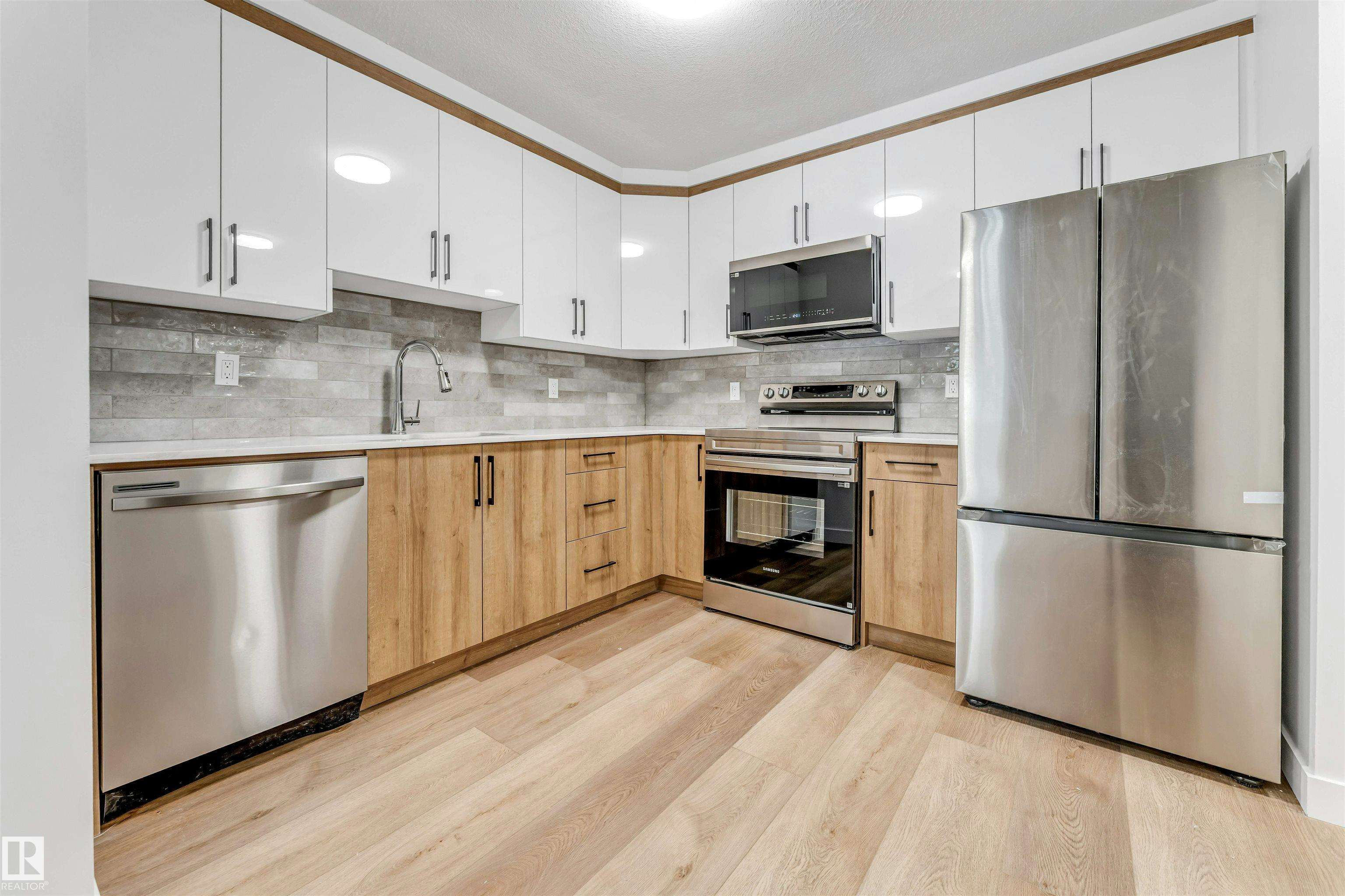107-9760 176st, Edmonton, AB, T5T 5Z5