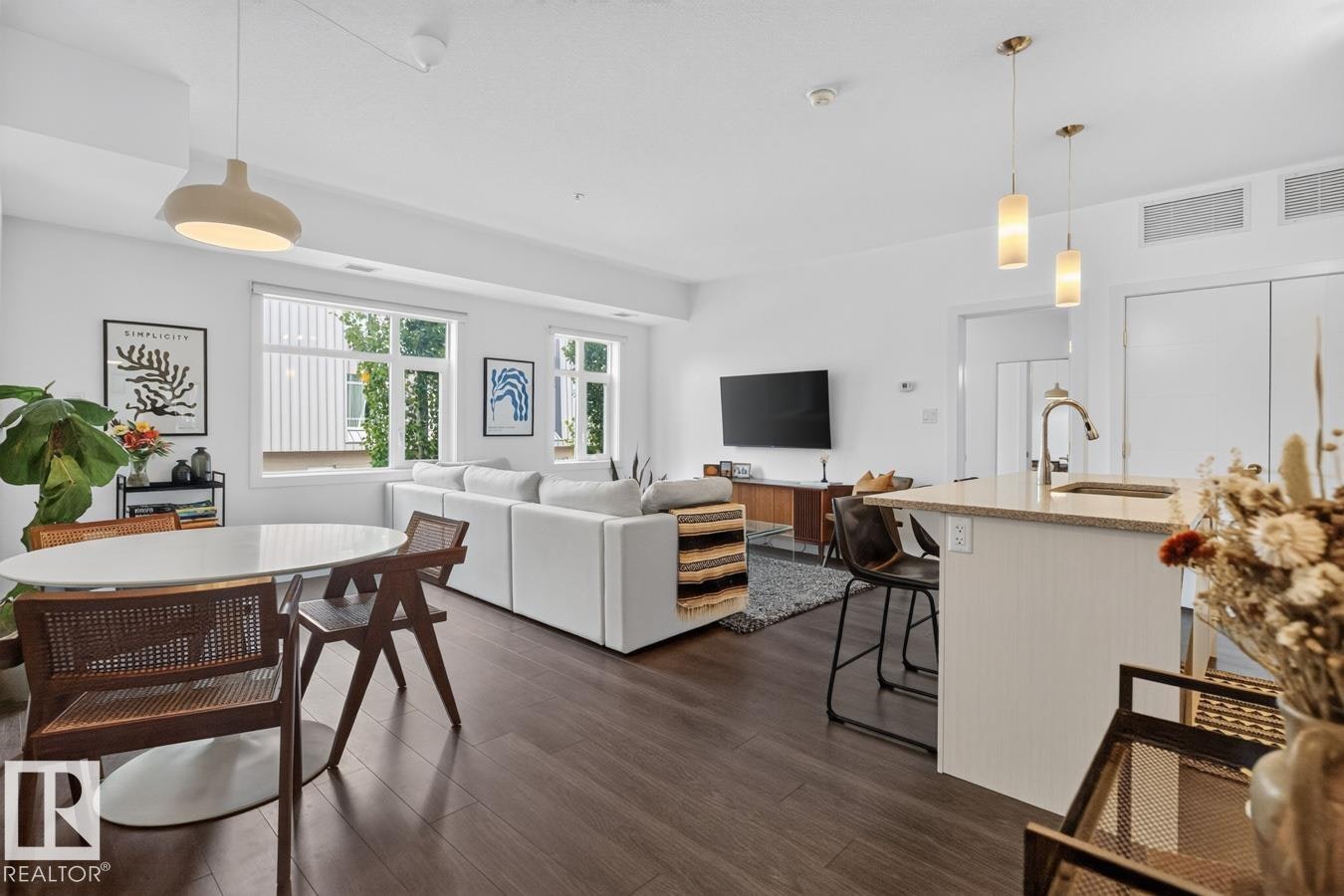 206-8525 91 Street, Edmonton, AB, T6C 3N1