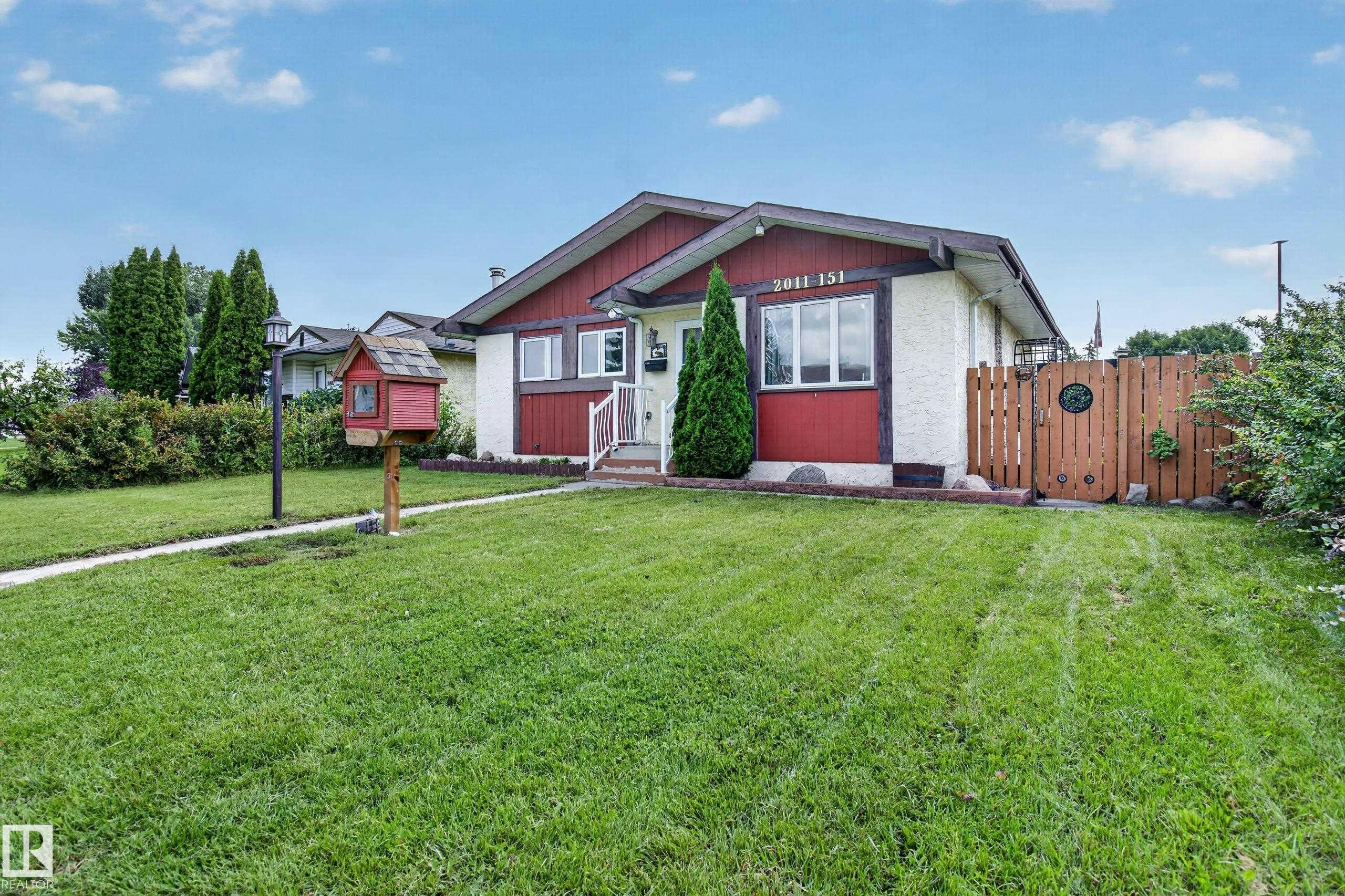2011 151 Avenue, Edmonton, AB, T5Y 1W1