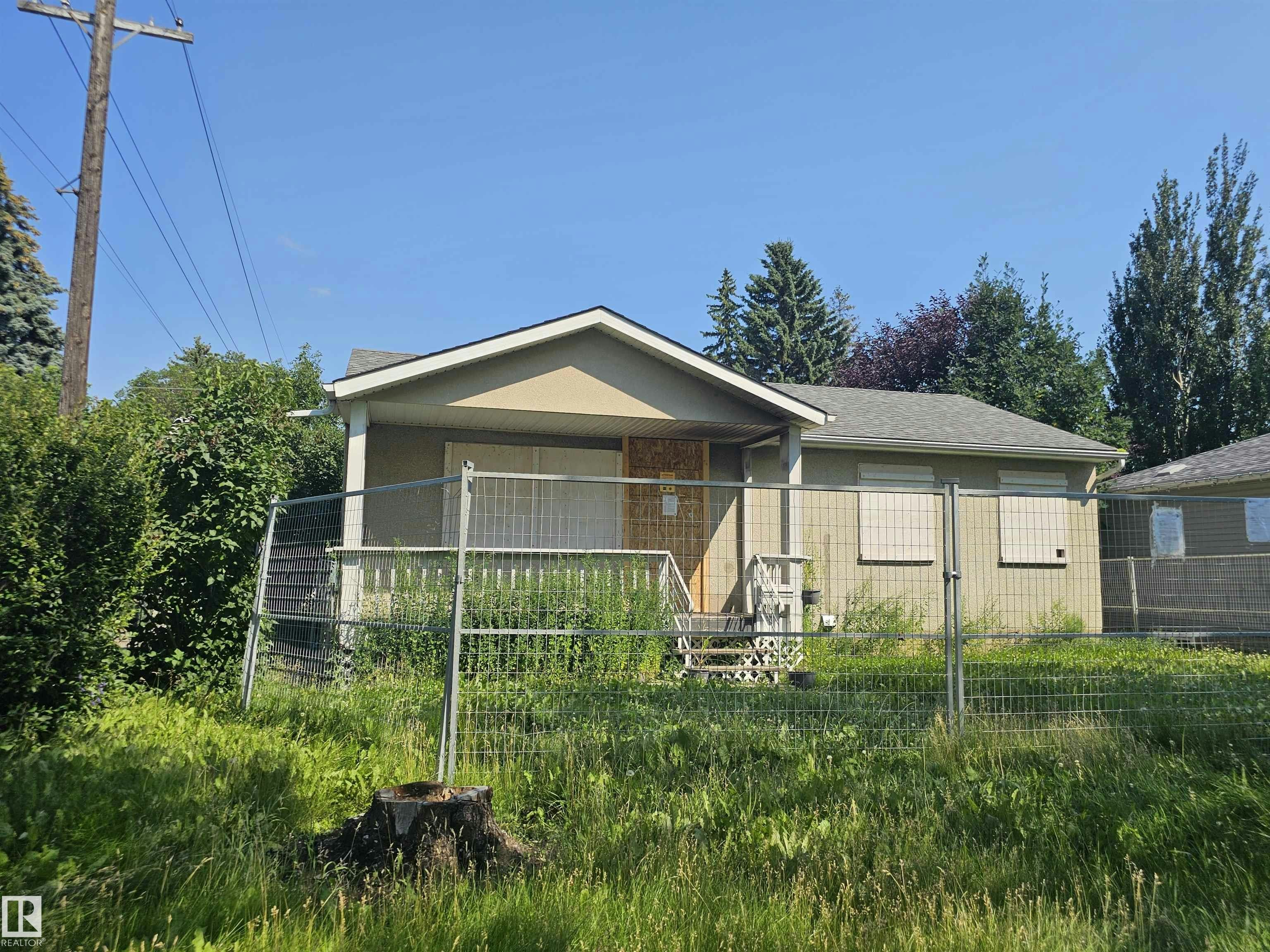 9115 76st NW, Edmonton, AB, T6C 2K4