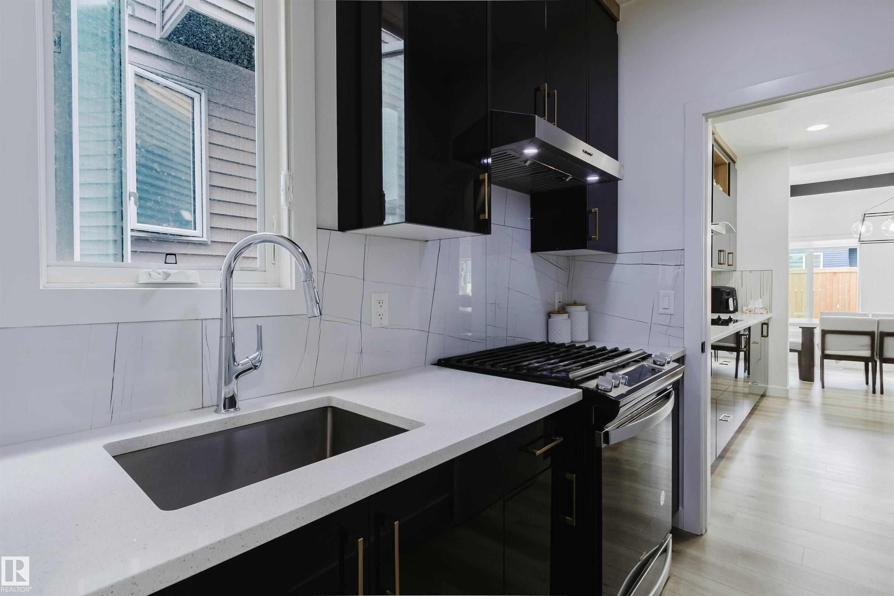 5320 Kimball Place, Edmonton, AB, T6W 5E6 - 3