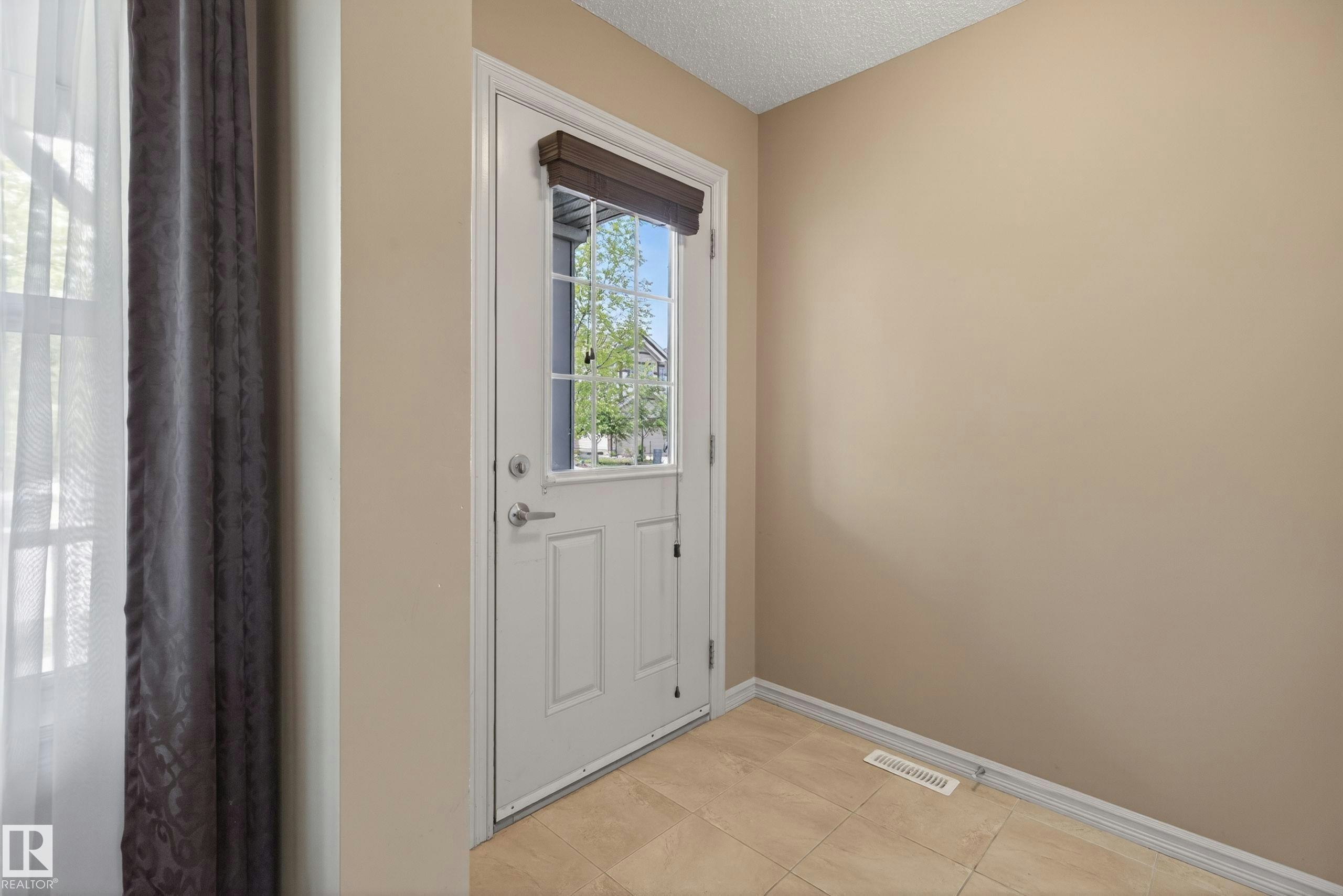 5636 18 Avenue, Edmonton, AB, T6X 1P8