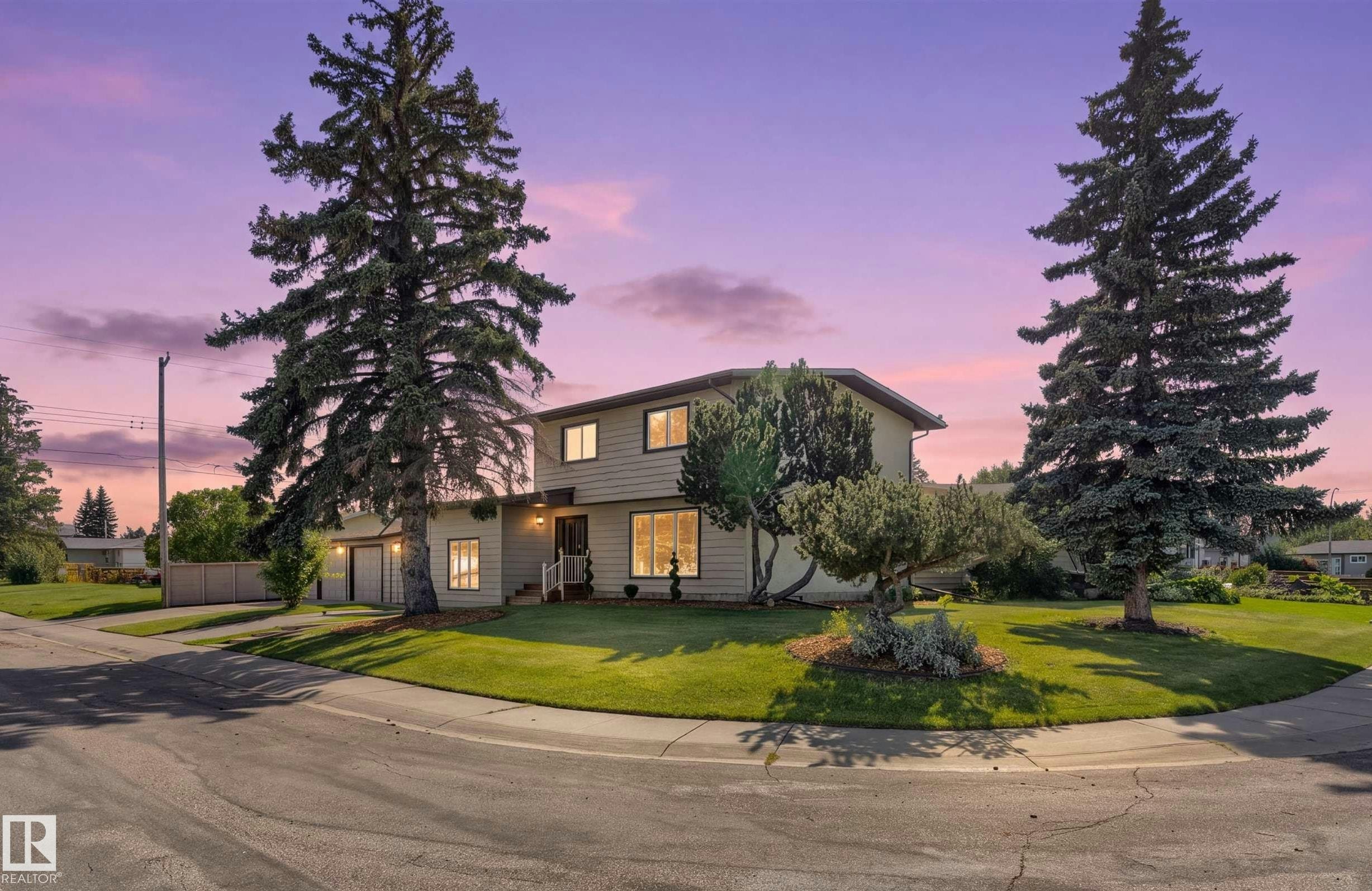 9328 168 Street, Edmonton, AB, T5R 2W3